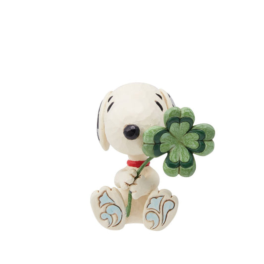 Holding a four leaf clover, Snoopy is wishing you all the luck. From the Peanuts by Jim Shore collection, this mini figurine is the perfect gift for those needing a little bit of courage and luck in their life, whether it be for examples, a new job or competiting, Snoopy has it for you.