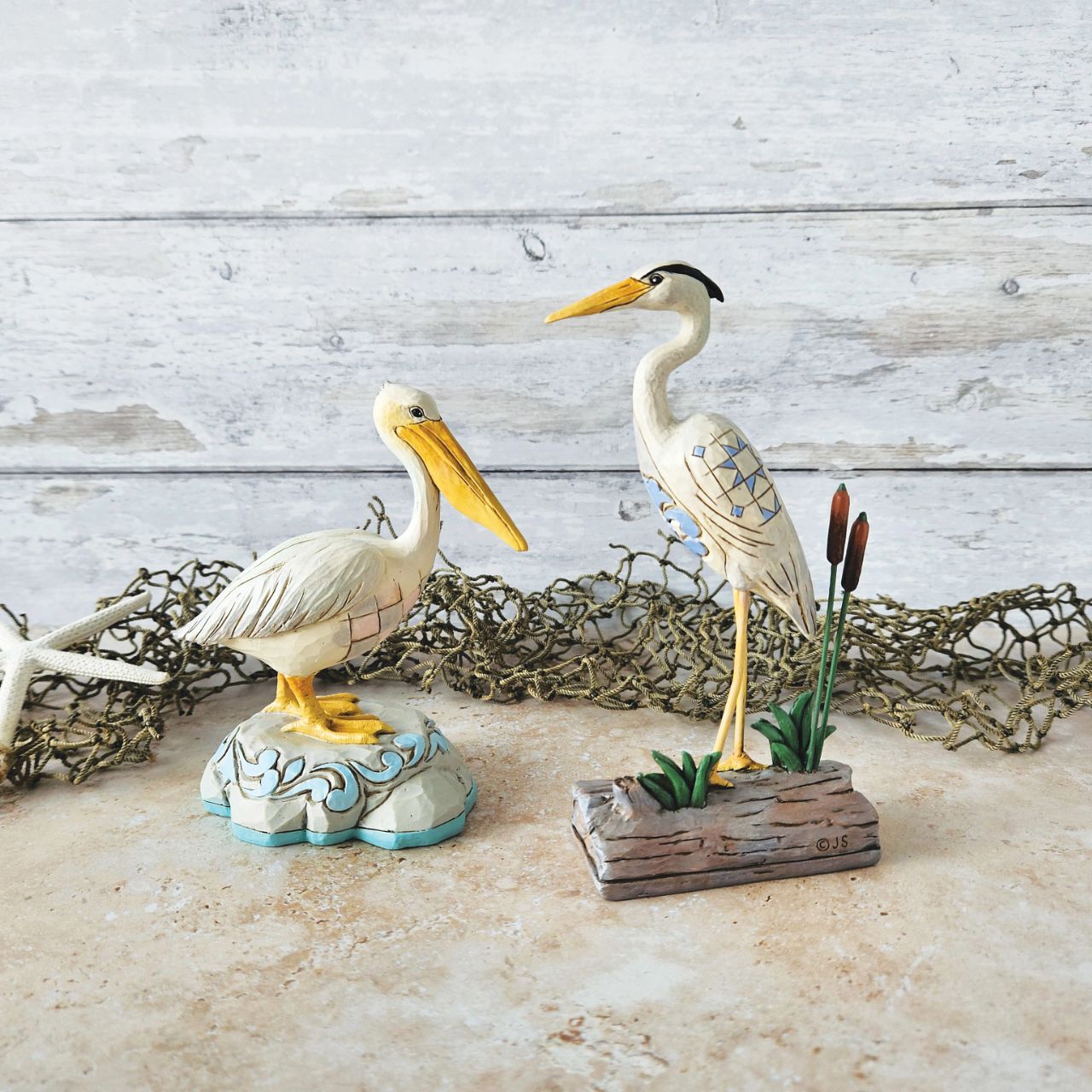 Embrace coastal charm with this magnificent Jim Shore pelican figurine, adorned with the artist's distinctive patchwork patterning, capturing the essence of seaside beauty. This stunning piece brings a touch of coastal elegance to any space.