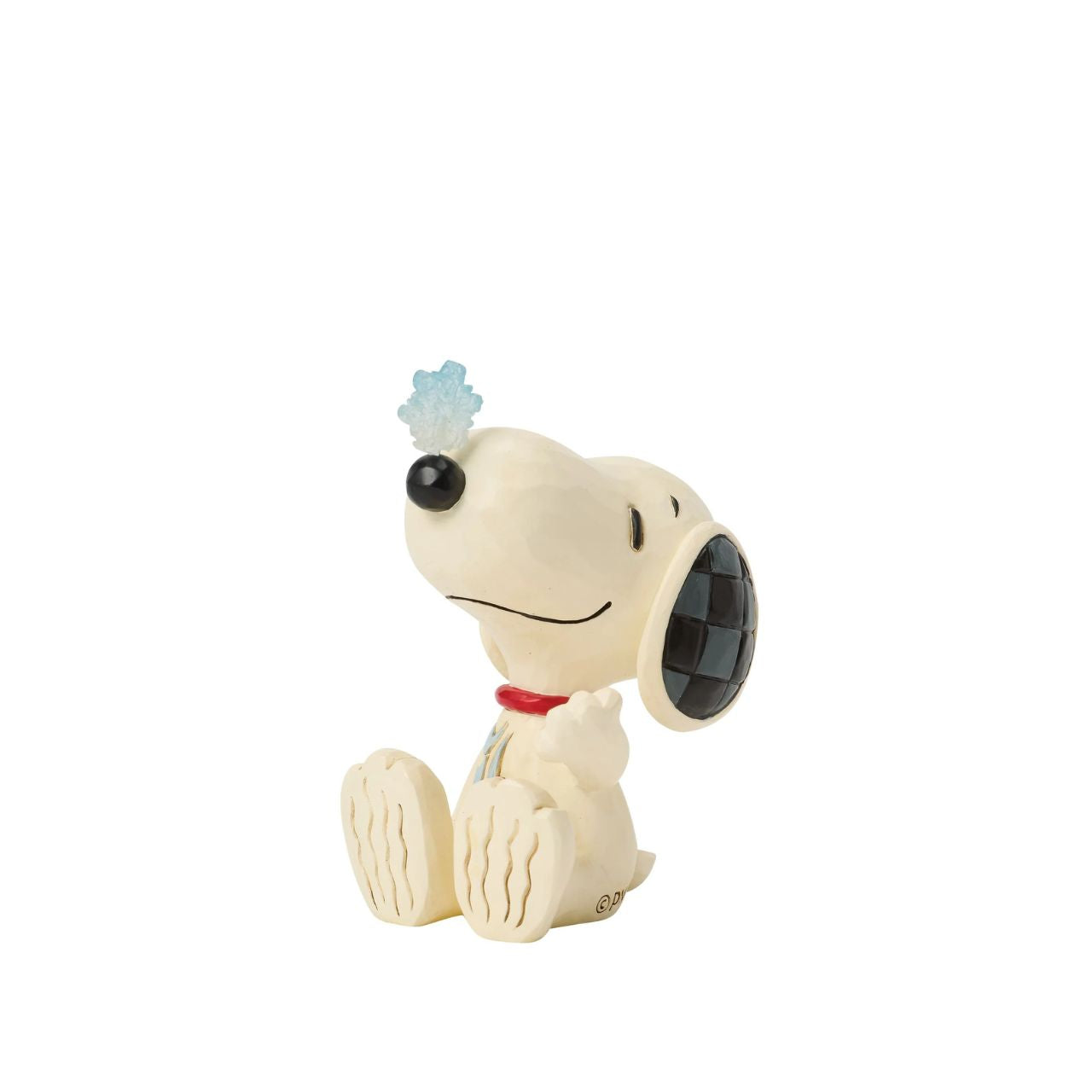 Snoopy balances a delicate snowflake on his nose in this sweet Jim Shore mini. Full of playful charm, it's a whimsical nod to snowy days and the magic of winter. Celebrate your holiday season with the magic of the Peanuts.