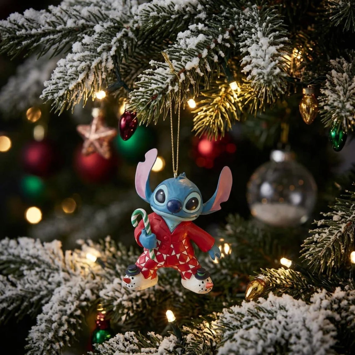 Stitch is ready to see what Santa has brought this Christmas morning. This super-cute hanging ornament is perfect for decorating your tree this festive period.