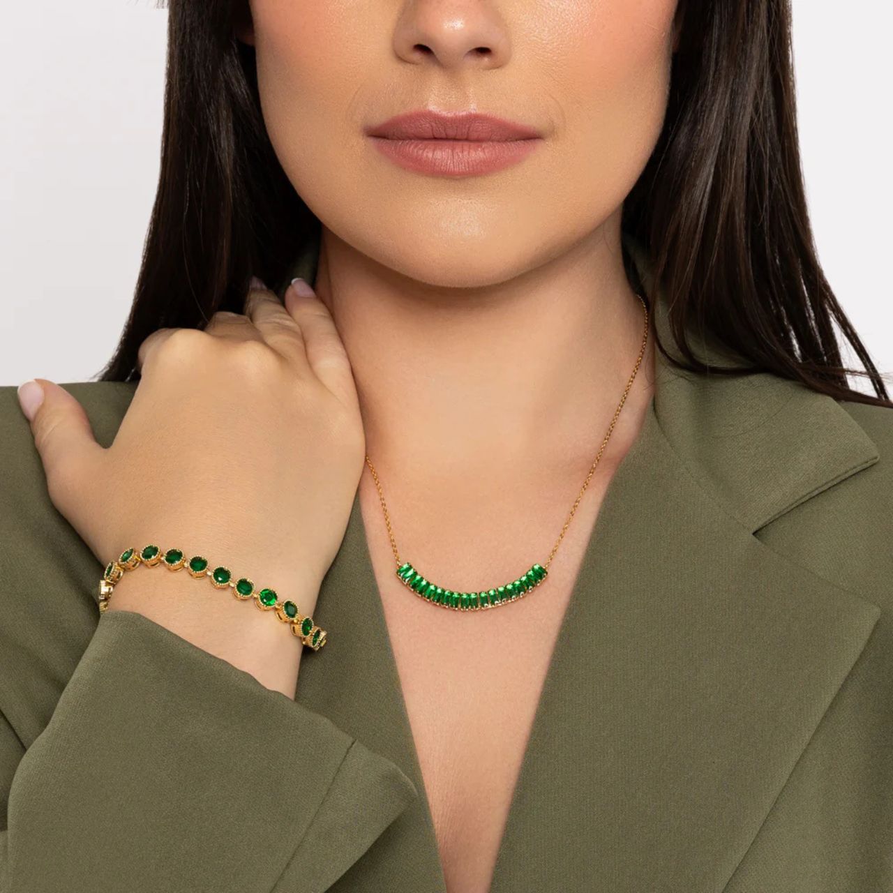 Beautiful necklace of emerald CZ stones with gold plated chain. Lobster claw fastening. Length 42 + 5cm extension.