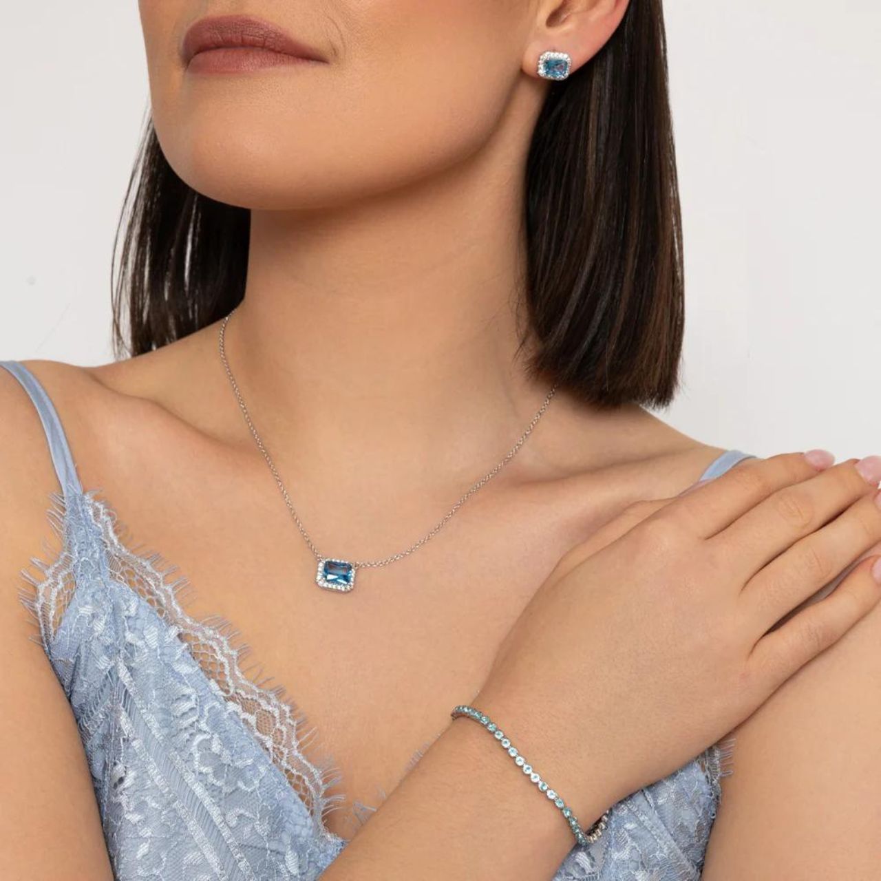 This Knight & Day necklace features a silver-plated design adorned with a horizontal light blue crystal. With its elegant and understated design, this necklace adds a touch of sparkle to any outfit. Made with quality materials and expert craftsmanship, it's a perfect accessory for any occasion.