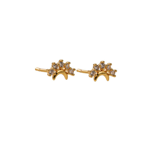 Tiny moon shape embellished with surrounding crystals. Post fastening. 18k gold plating.