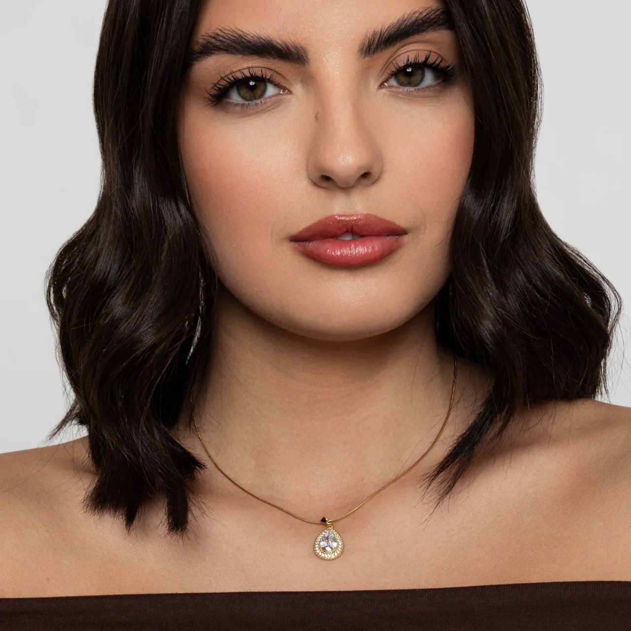 Beautiful crystal teardrop embellished with CZ stones. Length 41 + 5cm extension. Gold plating.