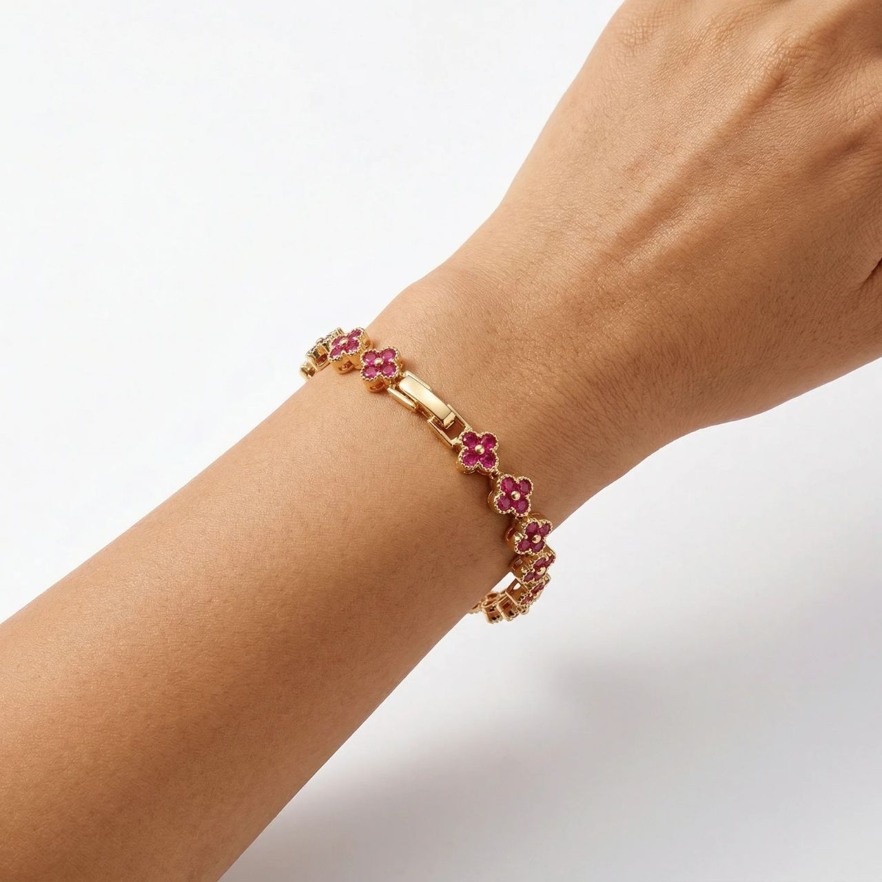 Pretty rose clover bracelet with fold over clip fastening.