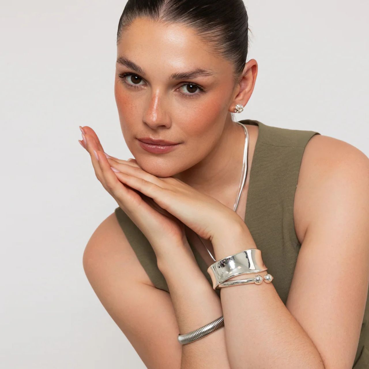 Elevate your everyday style with the Novalee 12mm Silver Bangle from Knight & Day. This trendy silver plated piece features a sleek 12mm band width that strikes the perfect balance between statement and subtlety.
