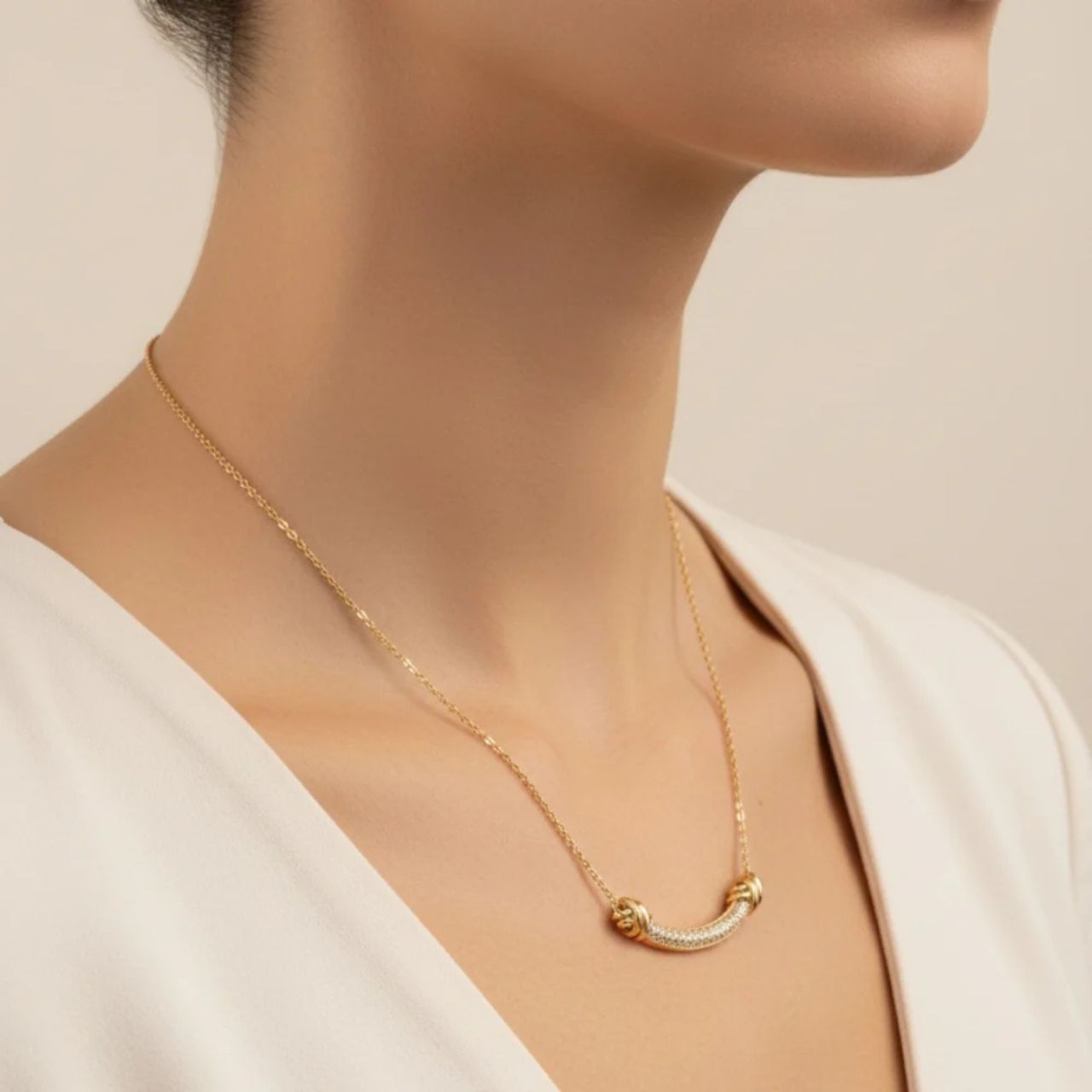 Beautiful crystal encrusted bar embellished with criss cross gold pattern. Length 40 + 5cm extension. 18k gold plated.