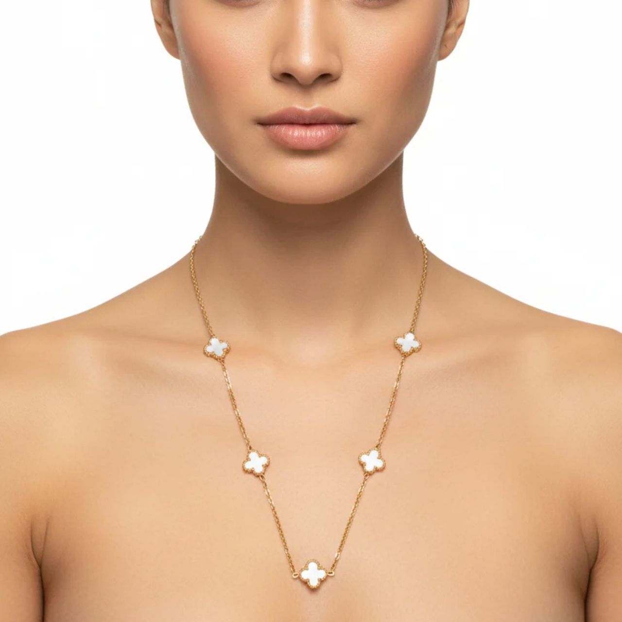 Pretty & delicate white clover necklace with lobster claw fastening.