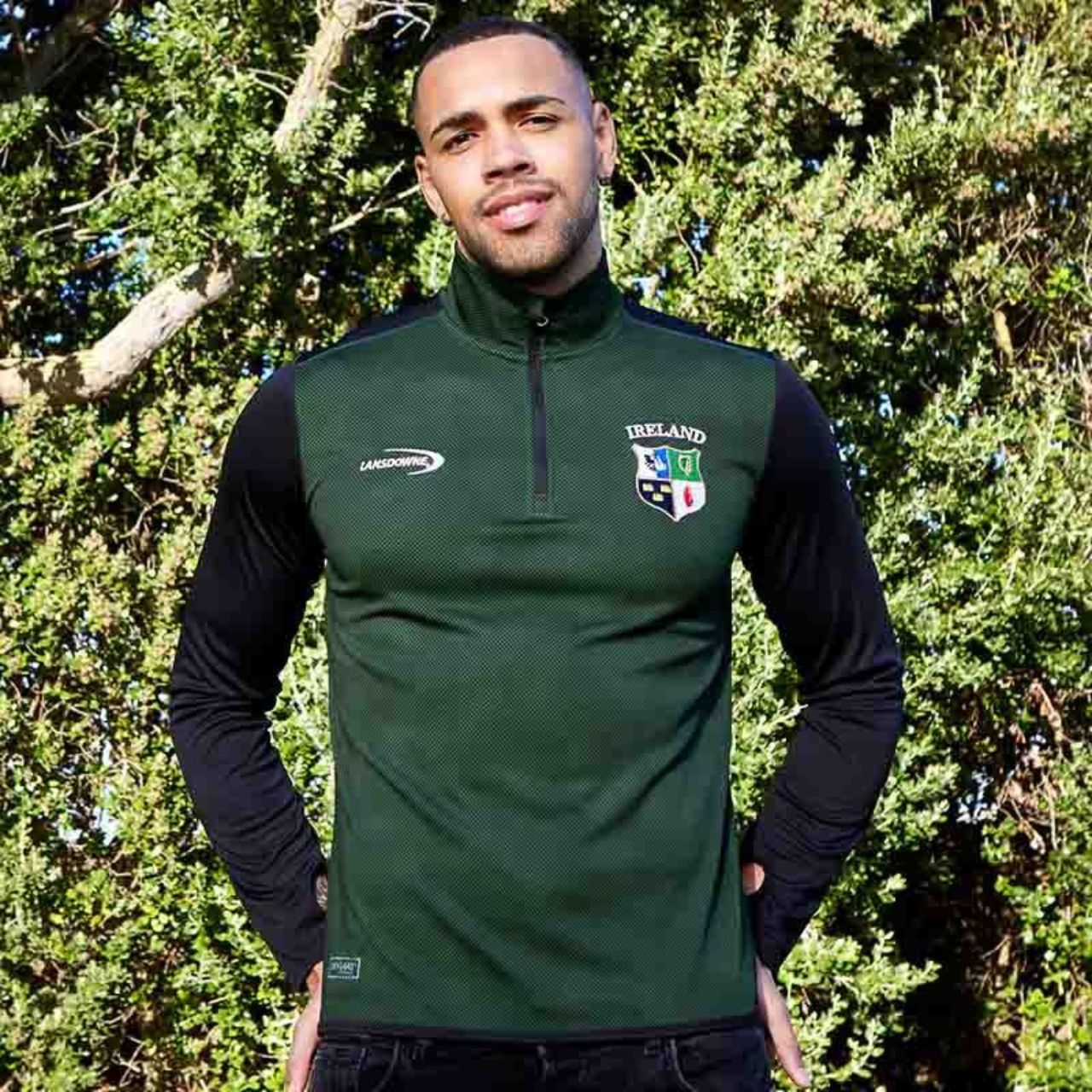 Designed for optimal performance and maximum comfort, the Lansdowne Men's Ireland Quarter Zip boasts enhanced breathability and the iconic Ireland four province crest on the left chest.