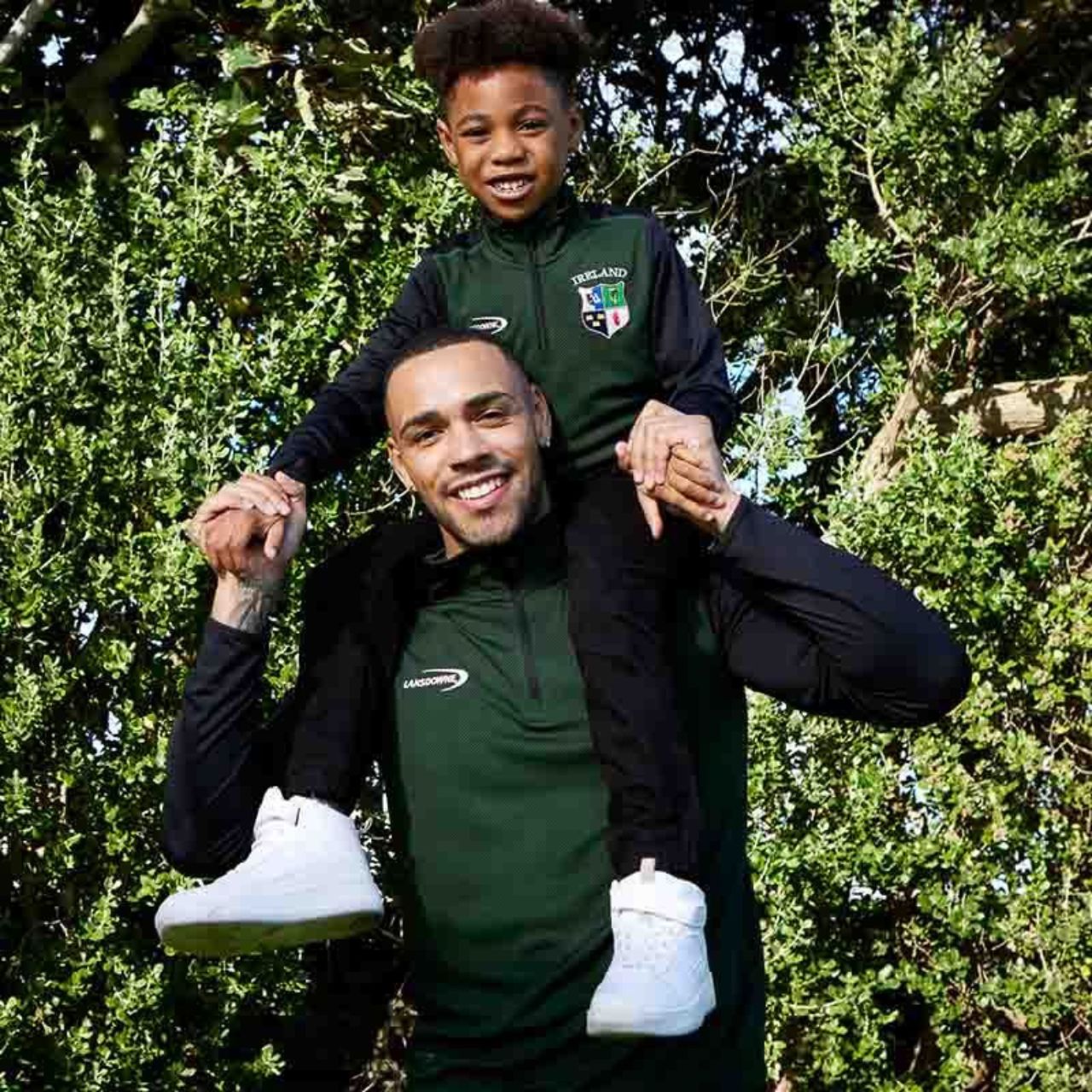 Designed for optimal performance and maximum comfort, the Lansdowne Men's Ireland Quarter Zip boasts enhanced breathability and the iconic Ireland four province crest on the left chest.