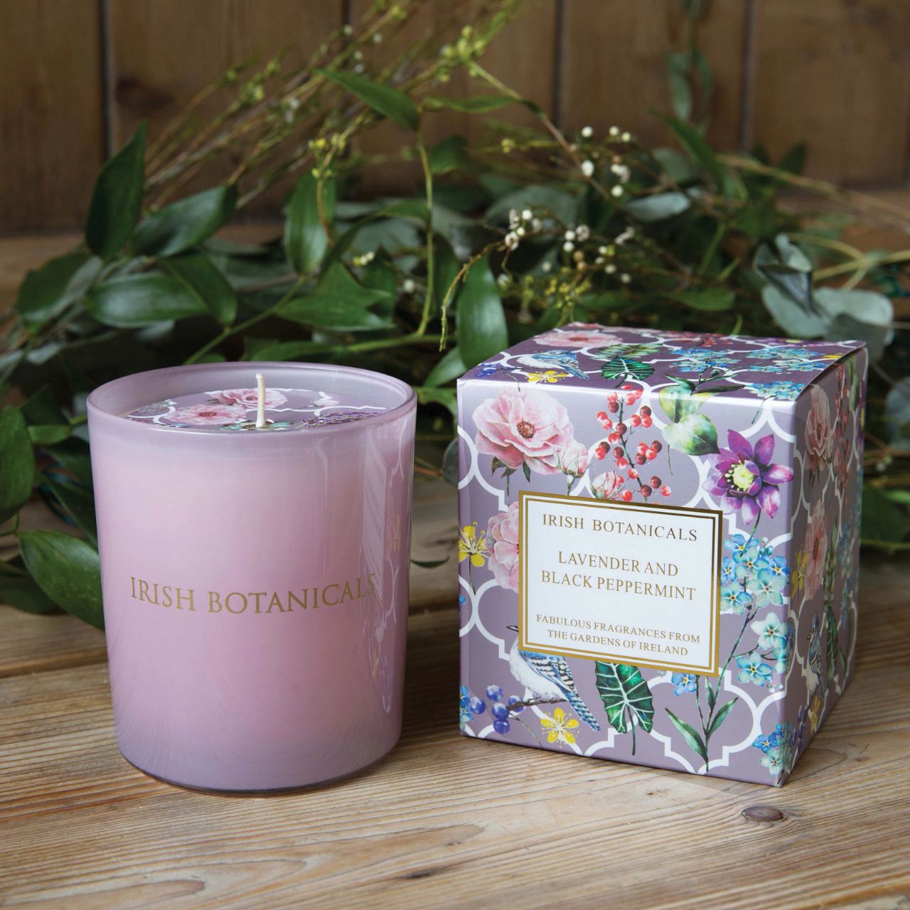 Fresh garden lavender and gorgeous black peppermint makes this the most gorgeously fresh and relaxing scent. Packed in the most irresistible packaging, this really is the most gorgeous gift for everyone, especially you! Burn time 40 hours 100% Natural Wax. Cotton Wick.