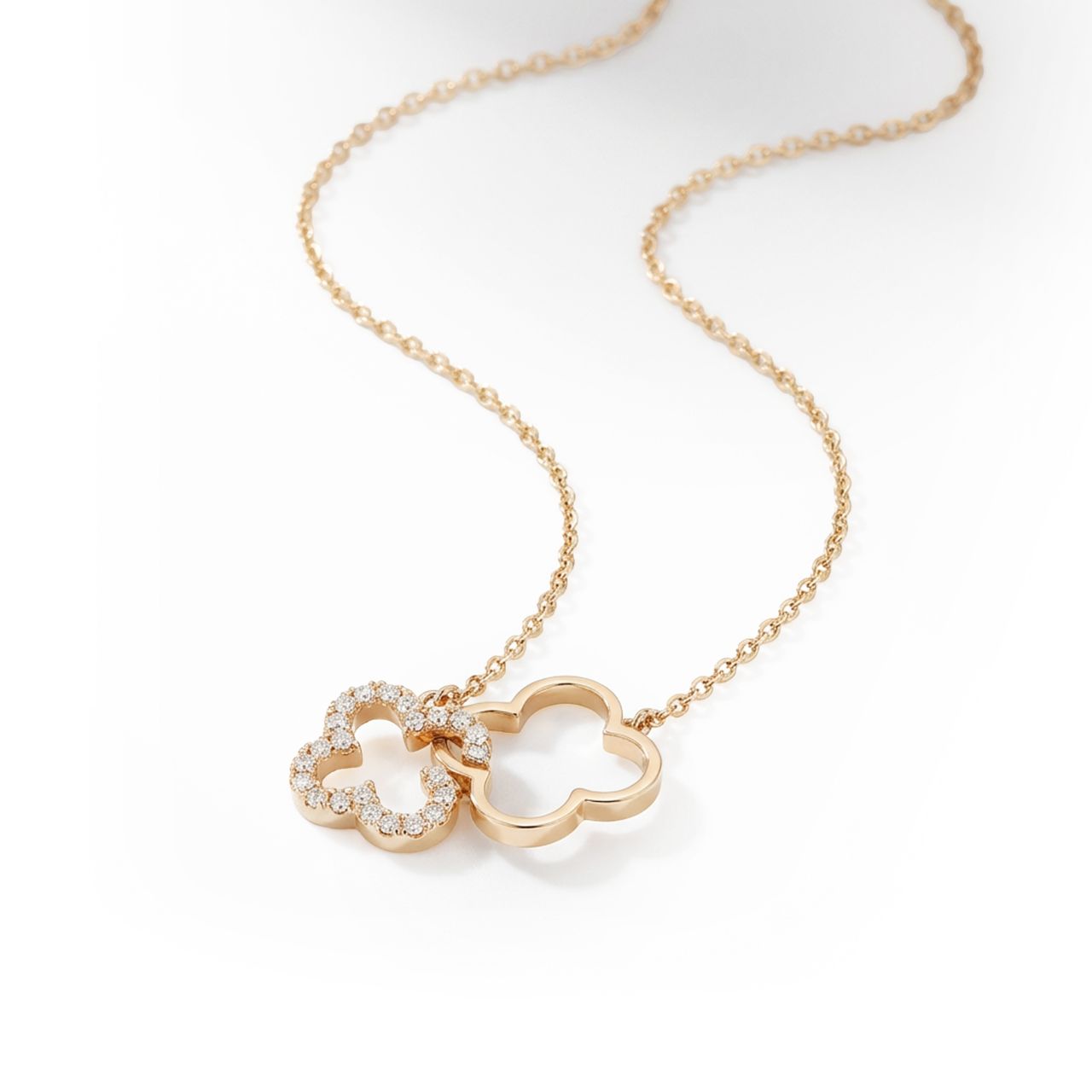 Elevate your jewellery collection with this exquisite Le Fleur pendant, featuring a stunning fleur-de-lis design crafted in lustrous gold.