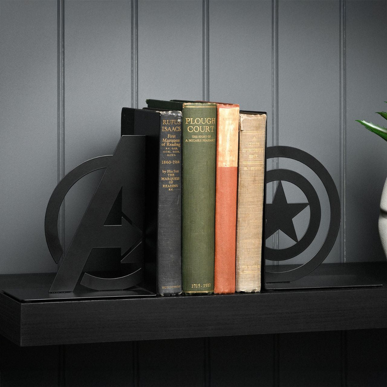 Unleash your inner superhero with our Marvel The Avengers Captain America Metal Bookends. Crafted in a striking black metal, each bookend showcases an iconic emblem from the beloved franchise - one featuring the Avengers logo and the other Captain America's star.