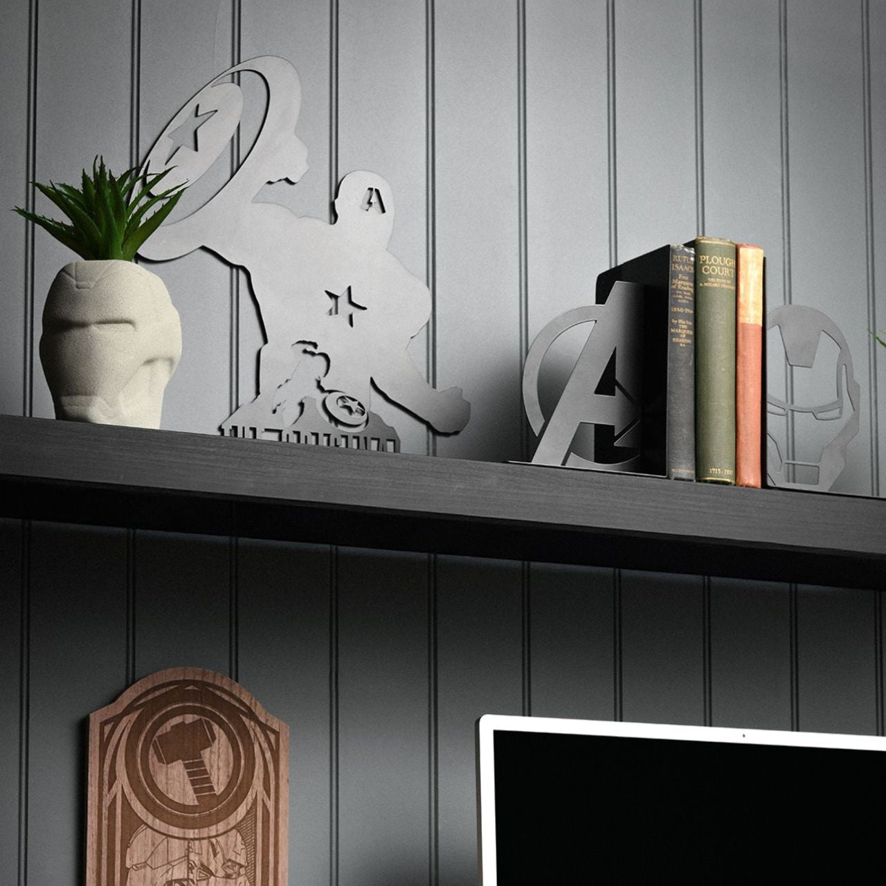 Infuse your space with a touch of superhero allure with our Marvel The Avengers Captain America Wall Plaque. This striking piece features a silhouetted figure holding a star-emblazoned shield, beneath the bold declaration: "THE ORIGINAL".