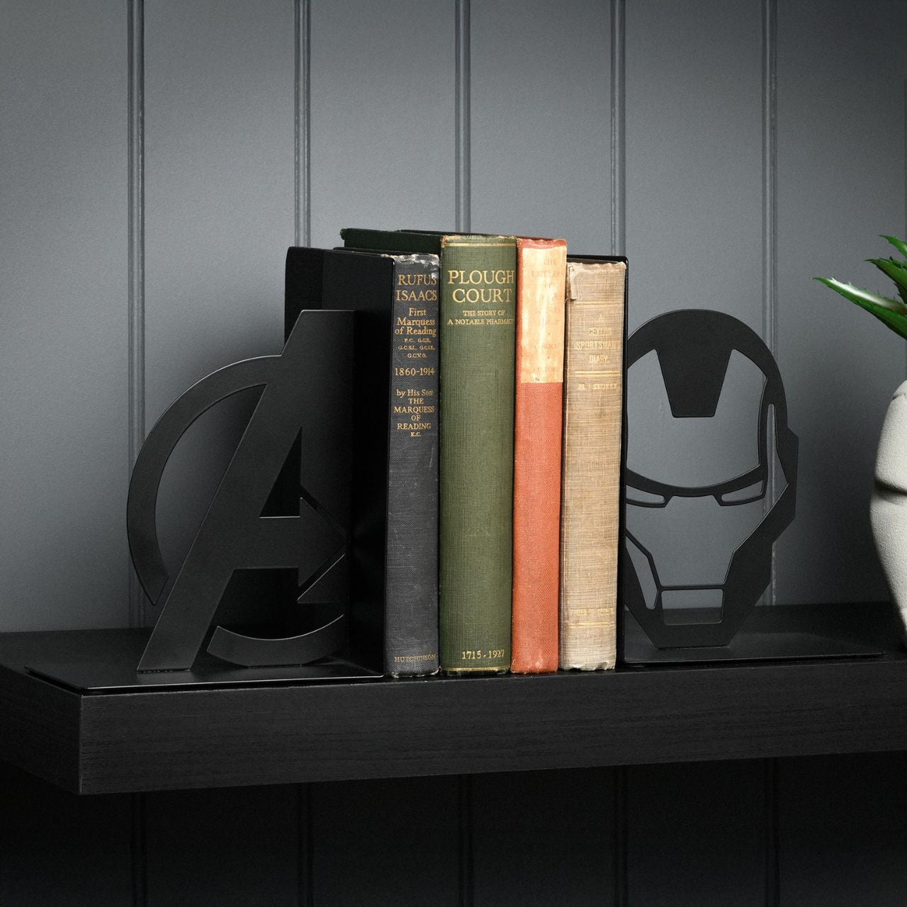 Summon the power of the Marvel universe to your bookshelf with our Avengers Iron Man Metal Bookends. These eye-catching bookends, featuring striking silhouettes of the iconic Avengers logo and Iron Man helmet, are a must-have for any Marvel fan.