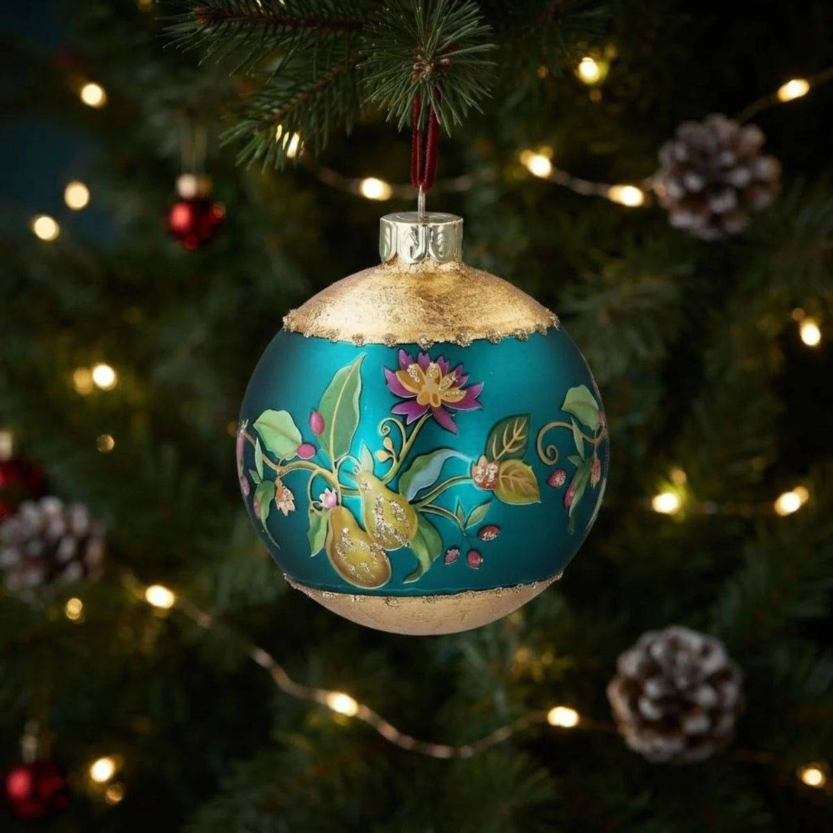 Bring festive elegance to your tree with this Gisela Graham Matt Teal Blue Floribunda Glass Bauble. The sophisticated matte teal finish and delicate floribunda detailing add a refined touch to any holiday display. Crafted from 100% glass, this 8cm bauble combines durability with timeless charm, making it a cherished addition to seasonal collections year after year.