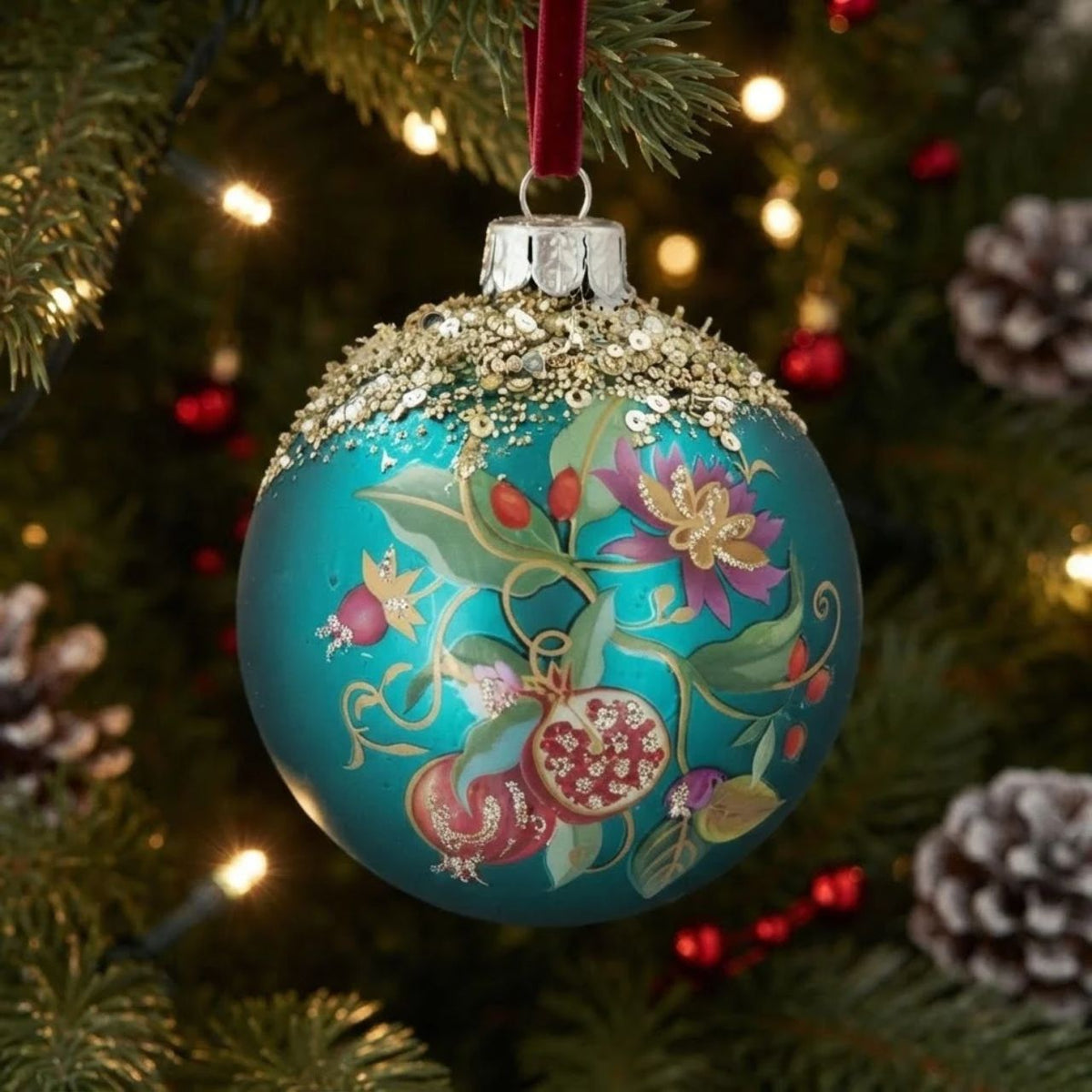 Bring festive elegance to your tree with this Gisela Graham Matt Teal Blue Floribunda Glass Bauble. The sophisticated matte teal finish and delicate floribunda detailing add a refined touch to any holiday display. Crafted from 100% glass, this 8cm bauble combines durability with timeless charm, making it a cherished addition to seasonal collections year after year.