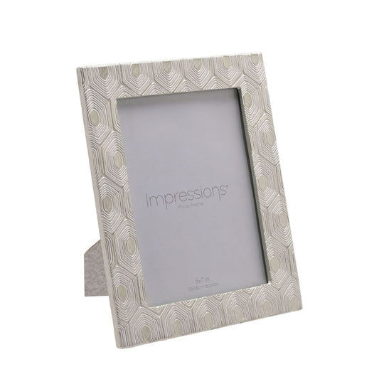 This attractive frame will enhance both the photographs within it and the room it sits within.