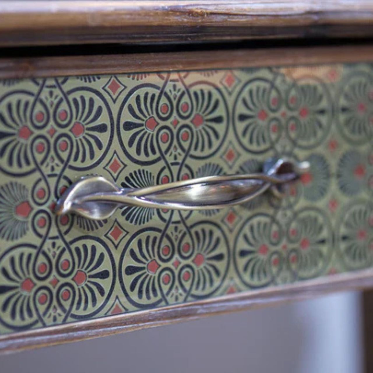 A striking 1960s retro-inspired console table with a draw for storage. A stunning vine-like detailing is used on the handles and instantly adds a sense of intrigue and life.