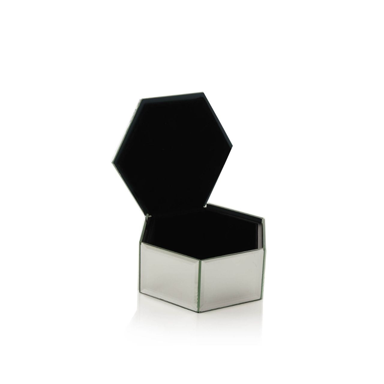 The outstanding decoration of this trinket box makes it a gift to be cherished forever.