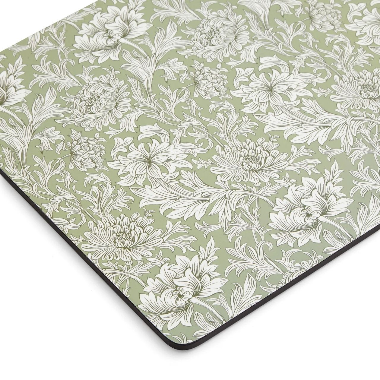 Bring a beautiful mix and match look to your table with this 6-piece placemat set