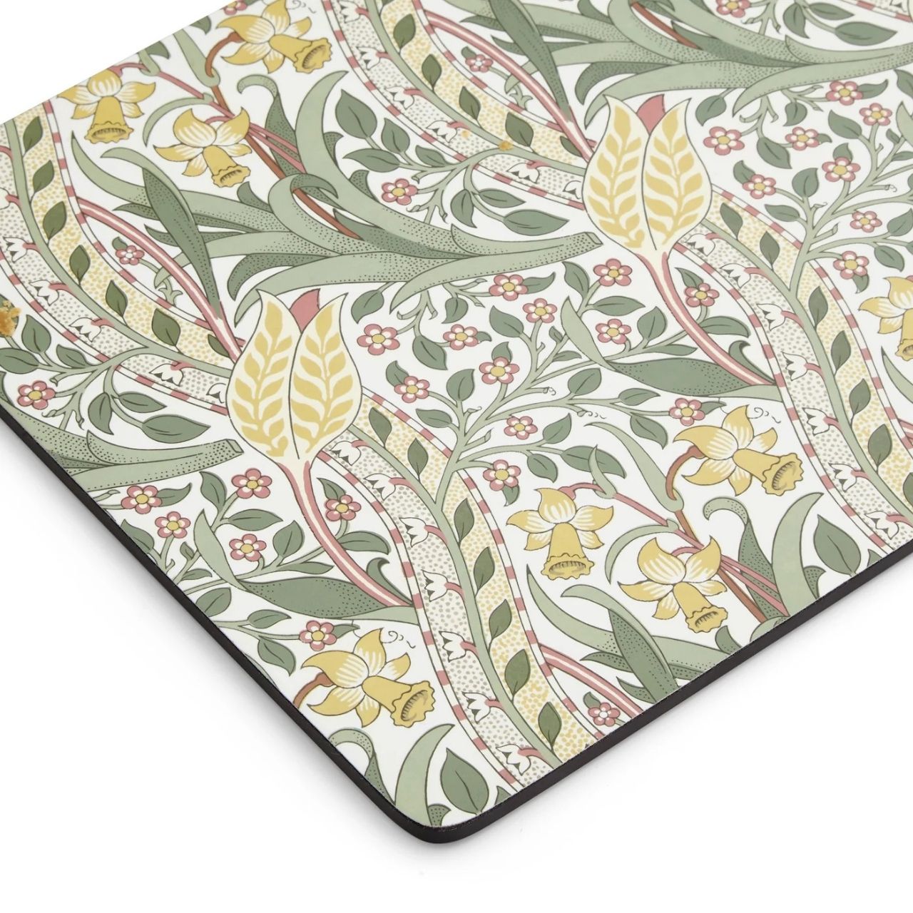Bring a beautiful mix and match look to your table with this 6-piece placemat set