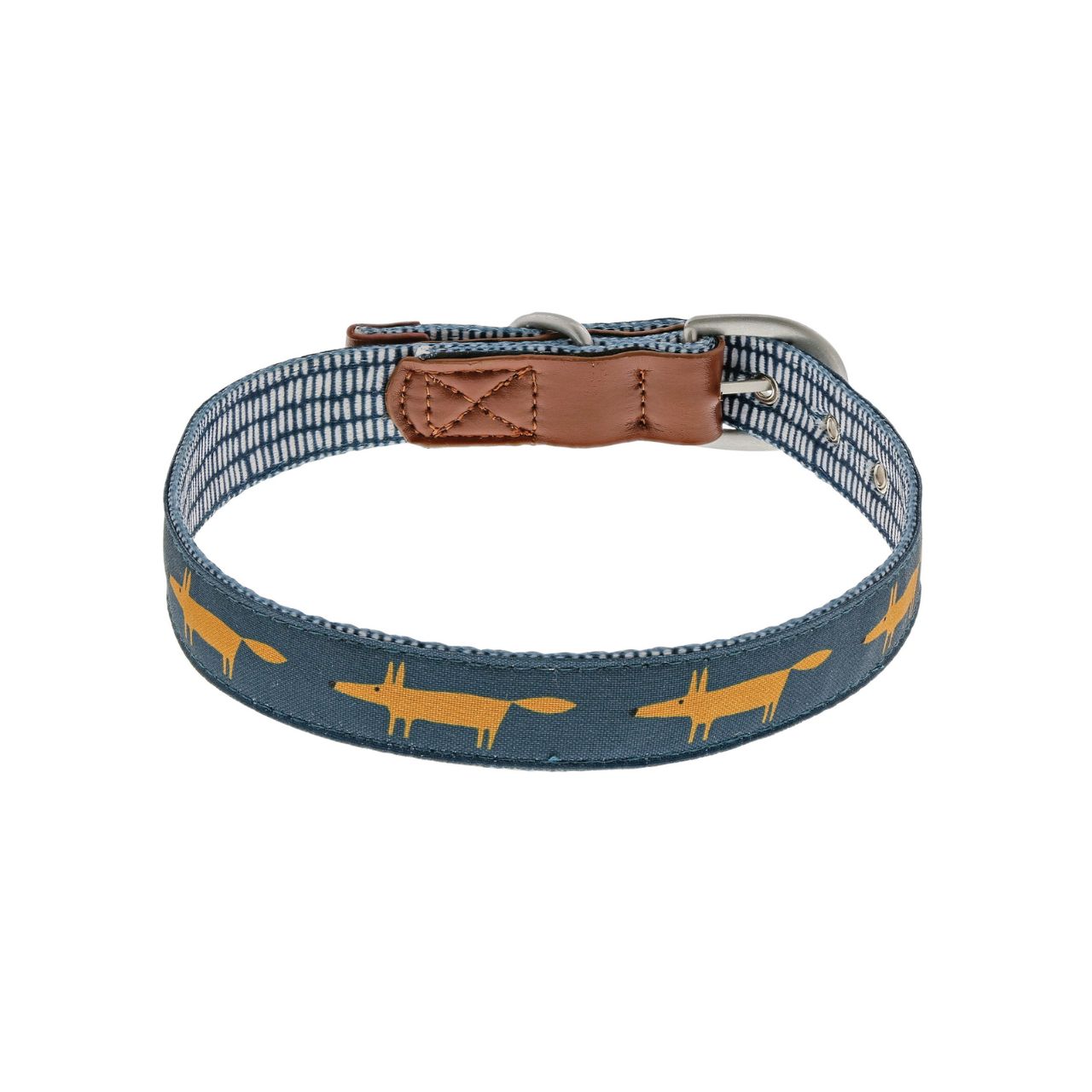 This large dog collar is the perfect accessory for your pet| It's made of durable yet soft material that won't irritate your pet's skin, and its adjustable structure ensures a comfortable fit. 