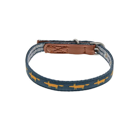 This small dog collar is the perfect accessory for your pet. It's made of durable yet soft material that won't irritate your pet's skin, and its adjustable structure ensures a comfortable fit. The bright zesty Scion colours and Mr Fox patterns are sure to make your pup stand out in a crowd.