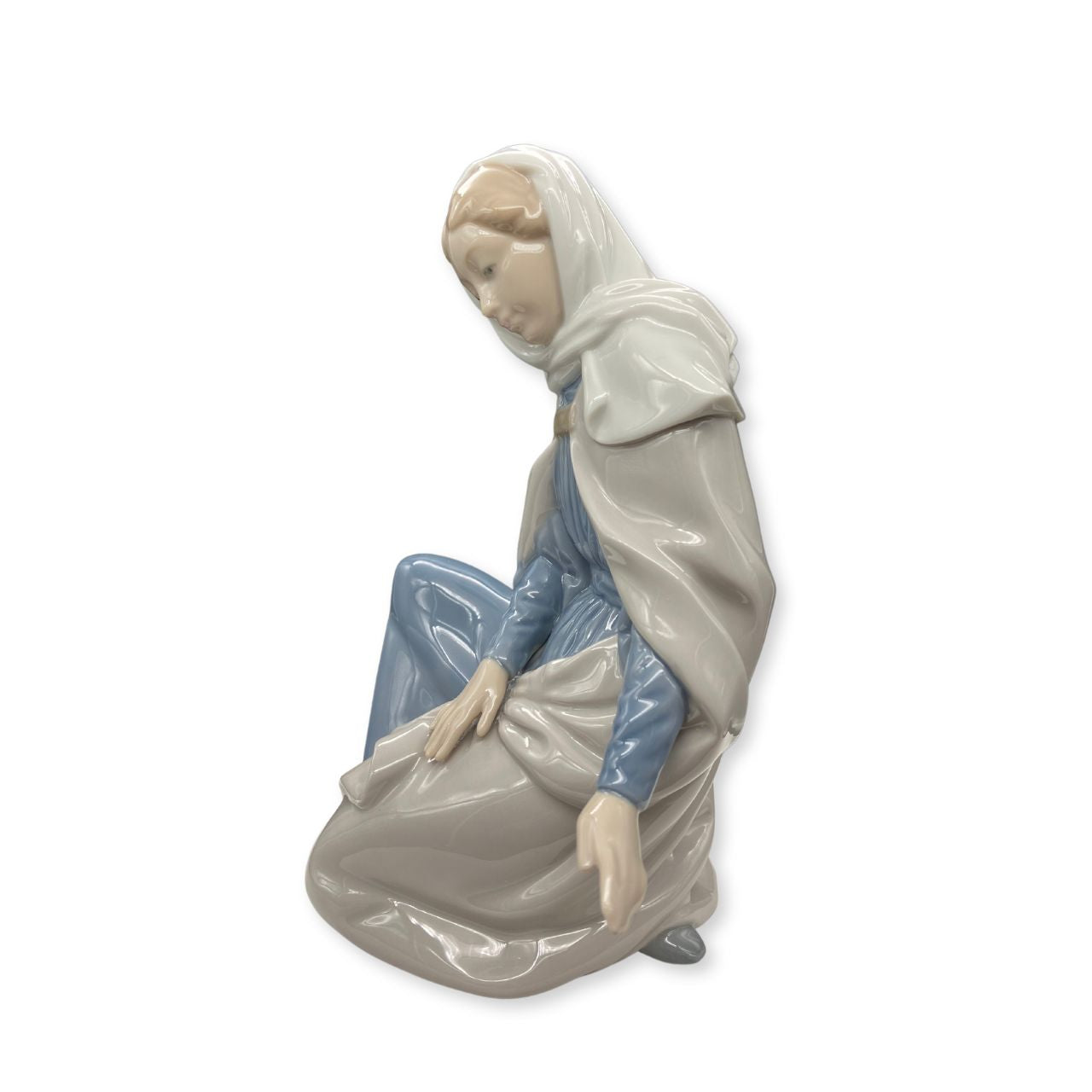 Nao by Lladro Virgin Mary  Nao porcelain figurine “Virgin Mary” from the Christmas Collection.  Sculpted by Salvador Furió, this figurine is part of the nativity set.  Nao Porcelain Figurines are produced in Valencia Spain and the Company is part of the Lladro family. Each piece is lovingly handmade and hand painted by the Valencia Artisans.