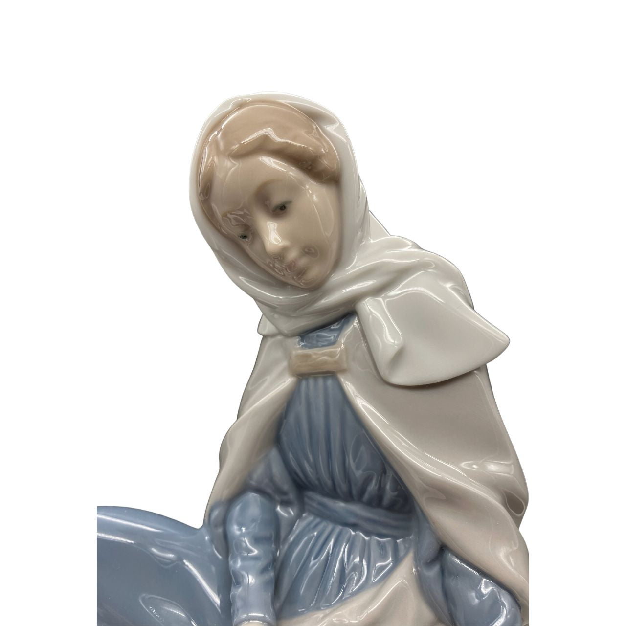 Nao by Lladro Virgin Mary  Nao porcelain figurine “Virgin Mary” from the Christmas Collection.  Sculpted by Salvador Furió, this figurine is part of the nativity set.  Nao Porcelain Figurines are produced in Valencia Spain and the Company is part of the Lladro family. Each piece is lovingly handmade and hand painted by the Valencia Artisans.