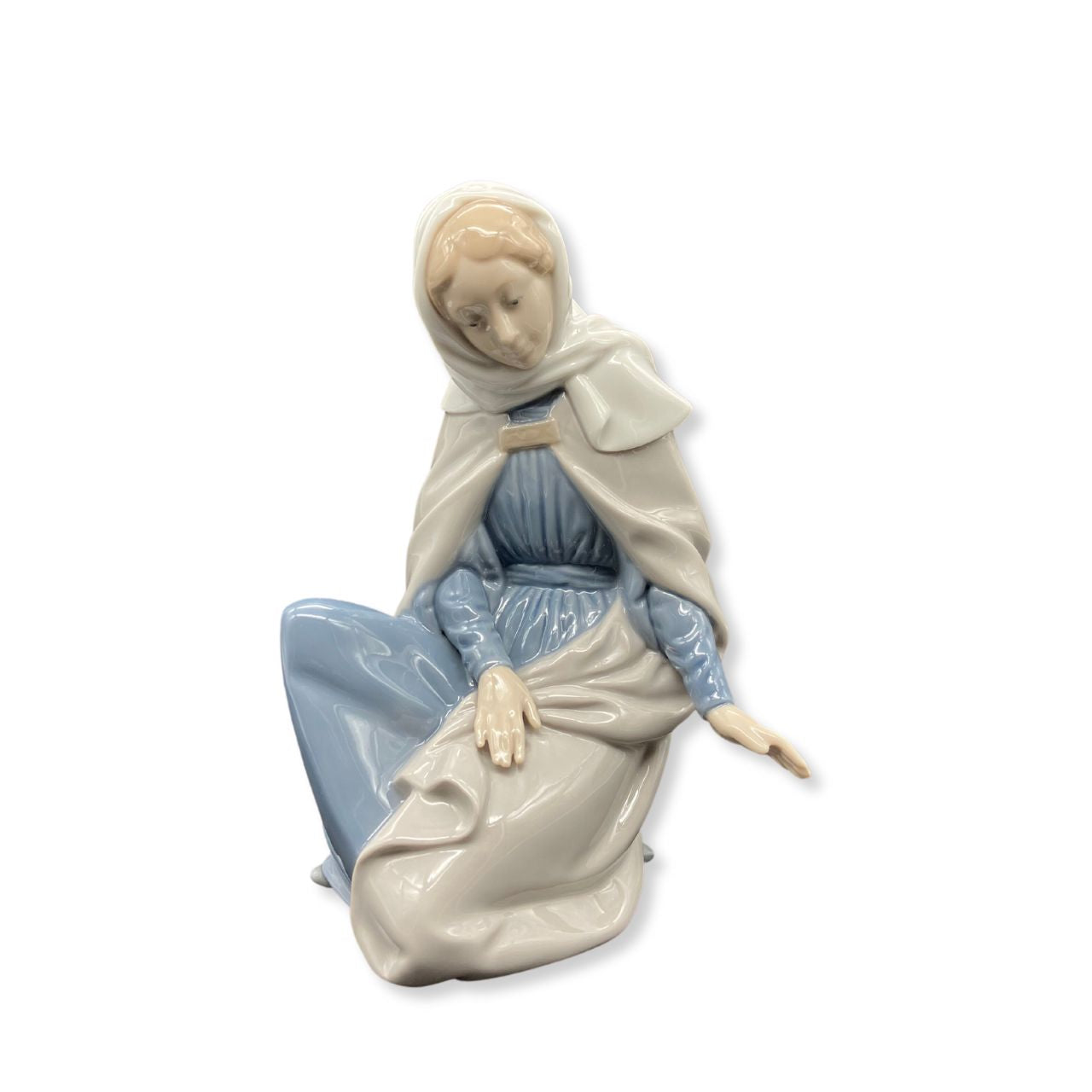 Nao by Lladro Virgin Mary  Nao porcelain figurine “Virgin Mary” from the Christmas Collection.  Sculpted by Salvador Furió, this figurine is part of the nativity set.  Nao Porcelain Figurines are produced in Valencia Spain and the Company is part of the Lladro family. Each piece is lovingly handmade and hand painted by the Valencia Artisans.