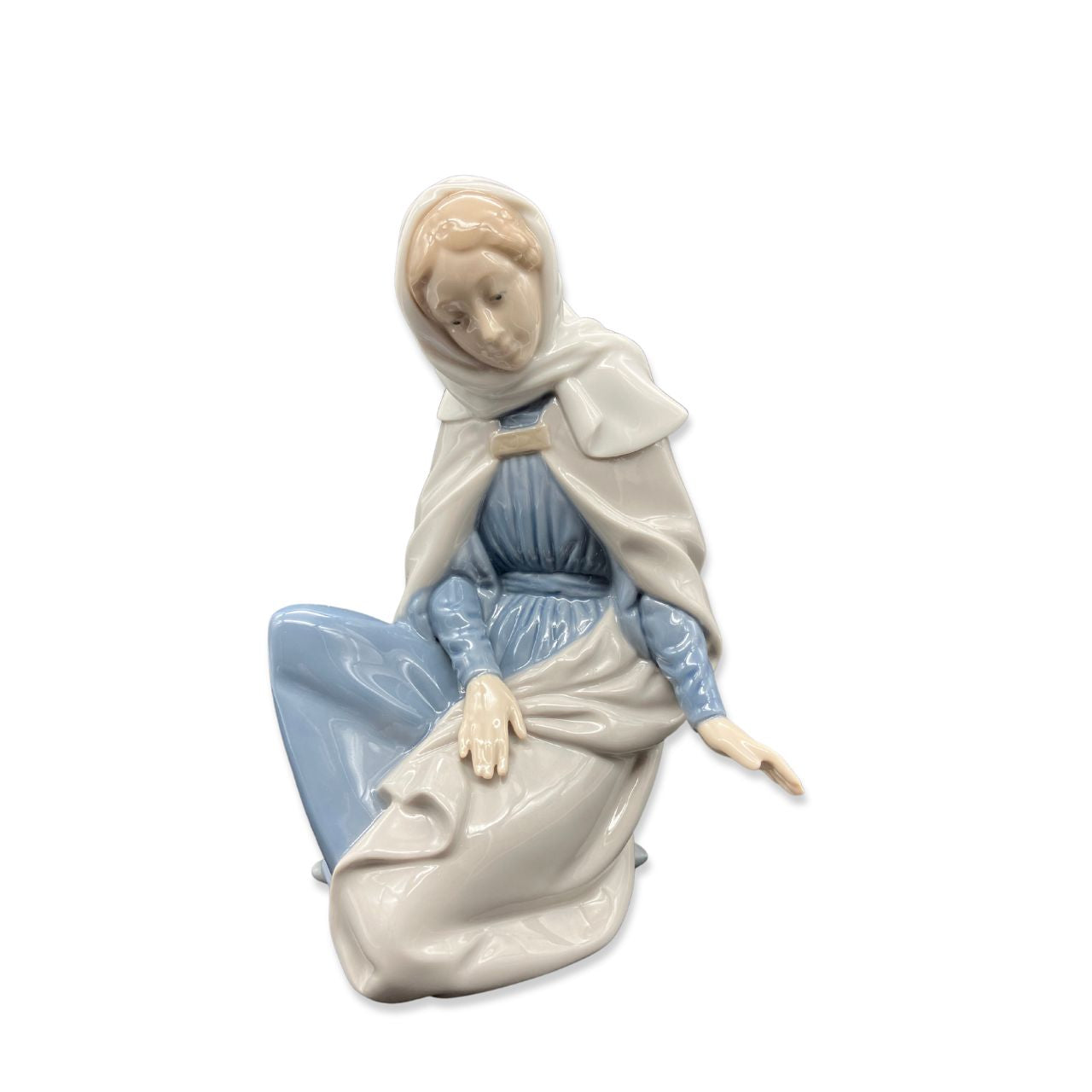 Nao by Lladro Virgin Mary  Nao porcelain figurine “Virgin Mary” from the Christmas Collection.  Sculpted by Salvador Furió, this figurine is part of the nativity set.  Nao Porcelain Figurines are produced in Valencia Spain and the Company is part of the Lladro family. Each piece is lovingly handmade and hand painted by the Valencia Artisans.