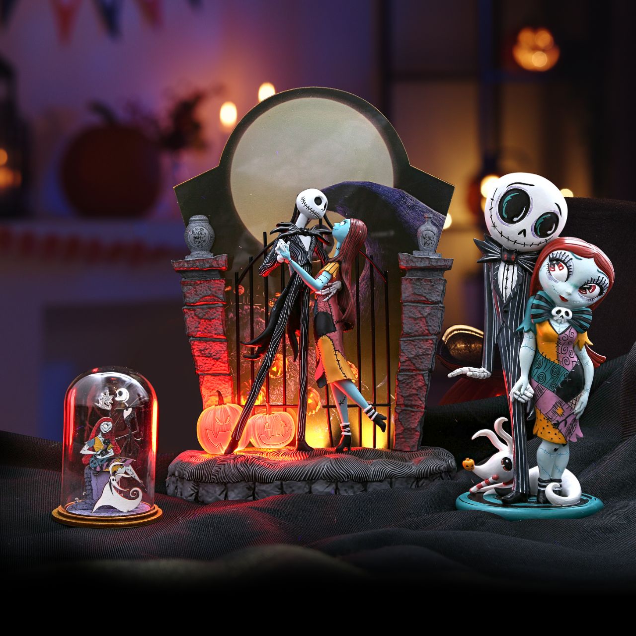 Will Sally the ragdoll's love change Jack Skellington's mind about taking over Christmas? This is a sweet pair with Zero make the perfect gift for any Halloween Town fan. This classic Nightmare Before Christmas decorative Kloche will make a stunning display in any home.