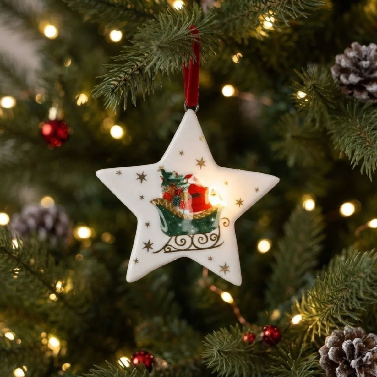 Bring nostalgic charm to your tree with this beautiful Gisela Graham ceramic star ornament. Featuring a vintage sleigh design, this hanging decoration captures classic Christmas elegance in fine dolomite ceramic. Perfect for collectors and traditionalists alike, it adds a timeless touch to any holiday display.