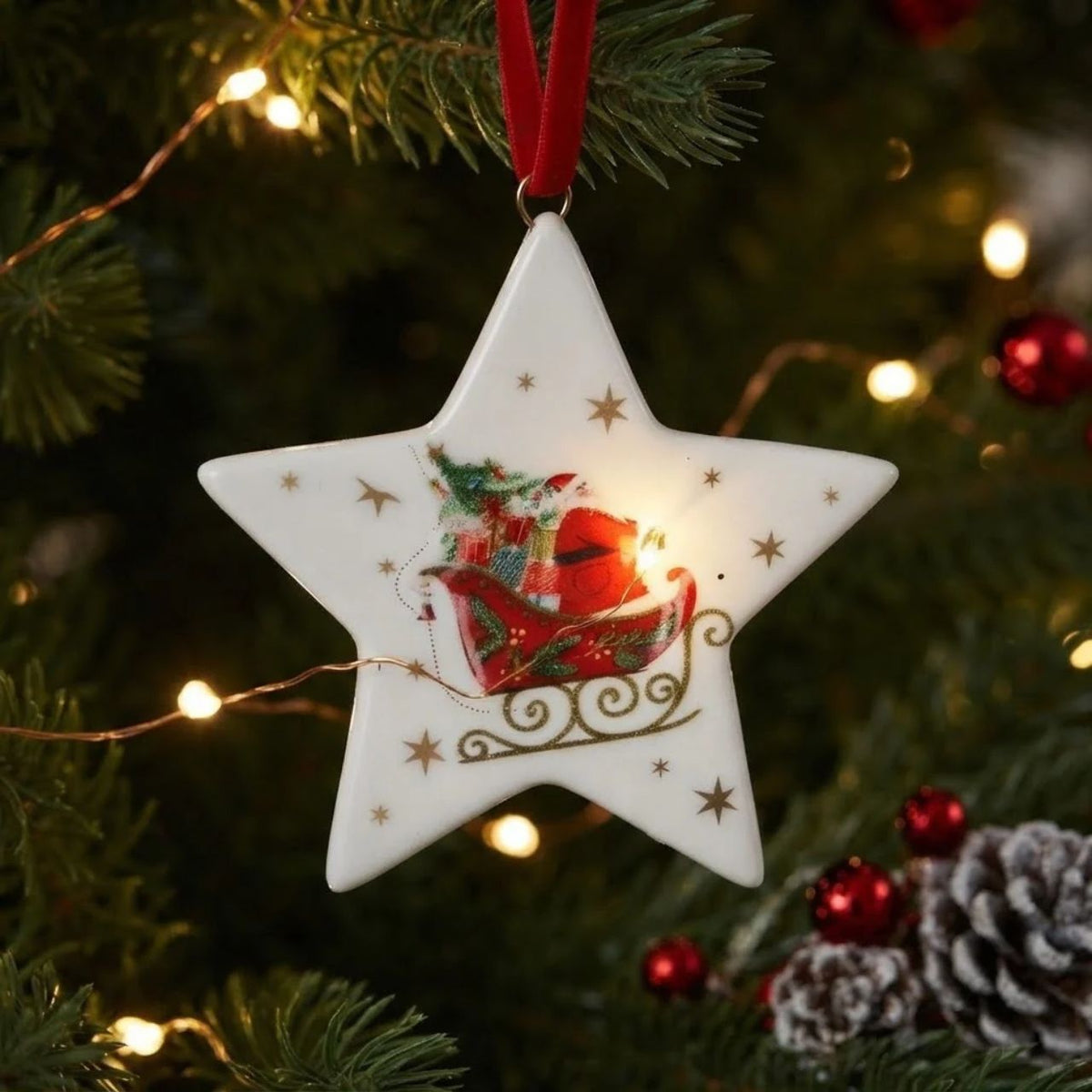 Bring nostalgic charm to your tree with this beautiful Gisela Graham ceramic star ornament. Featuring a vintage sleigh design, this hanging decoration captures classic Christmas elegance in fine dolomite ceramic. Perfect for collectors and traditionalists alike, it adds a timeless touch to any holiday display.