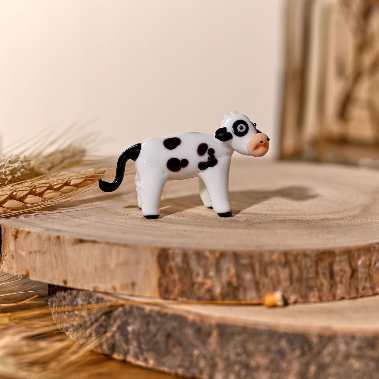 This black and white spotted cow is full of character, crafted from hand-blown glass. A charming little piece to display on its own or as part of a growing collection.