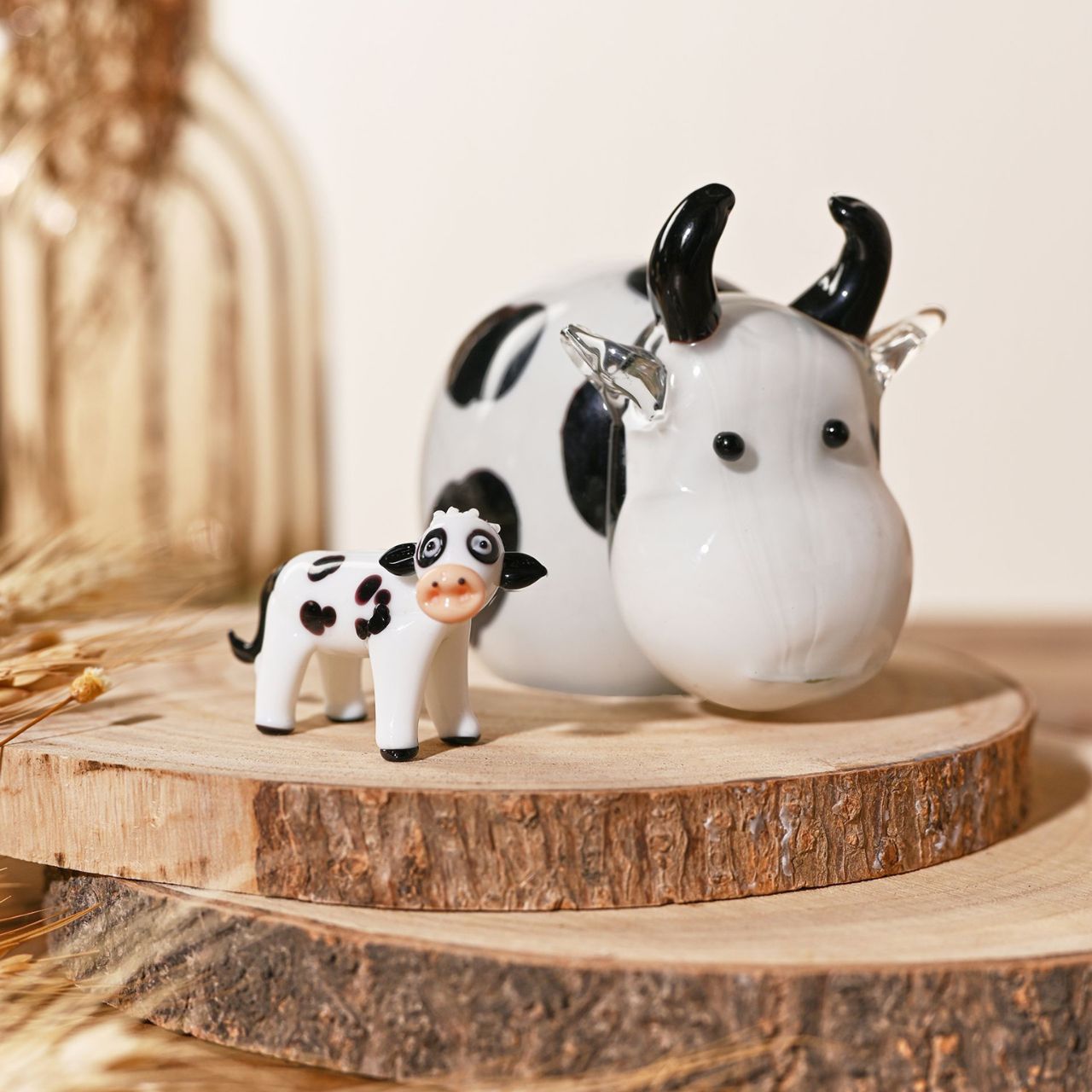 This black and white spotted cow is full of character, crafted from hand-blown glass. A charming little piece to display on its own or as part of a growing collection.