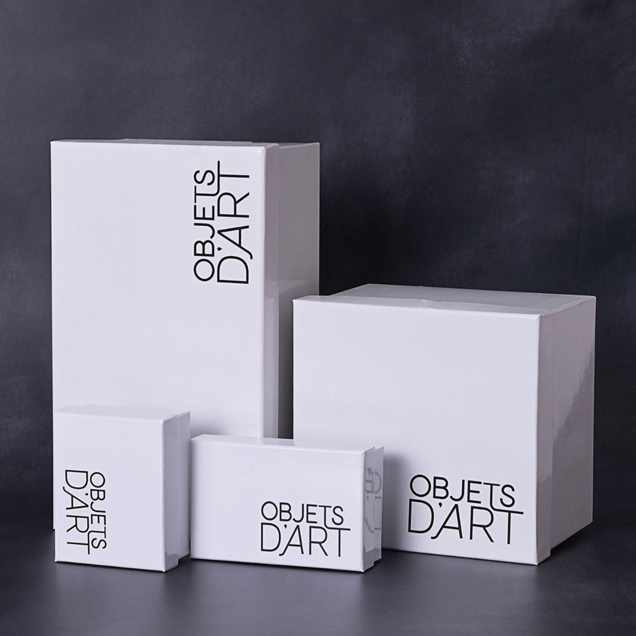 It features distinctive white and black colouring with a humorous facial expression, which will add character to any mantel, bookcase or cabinet.