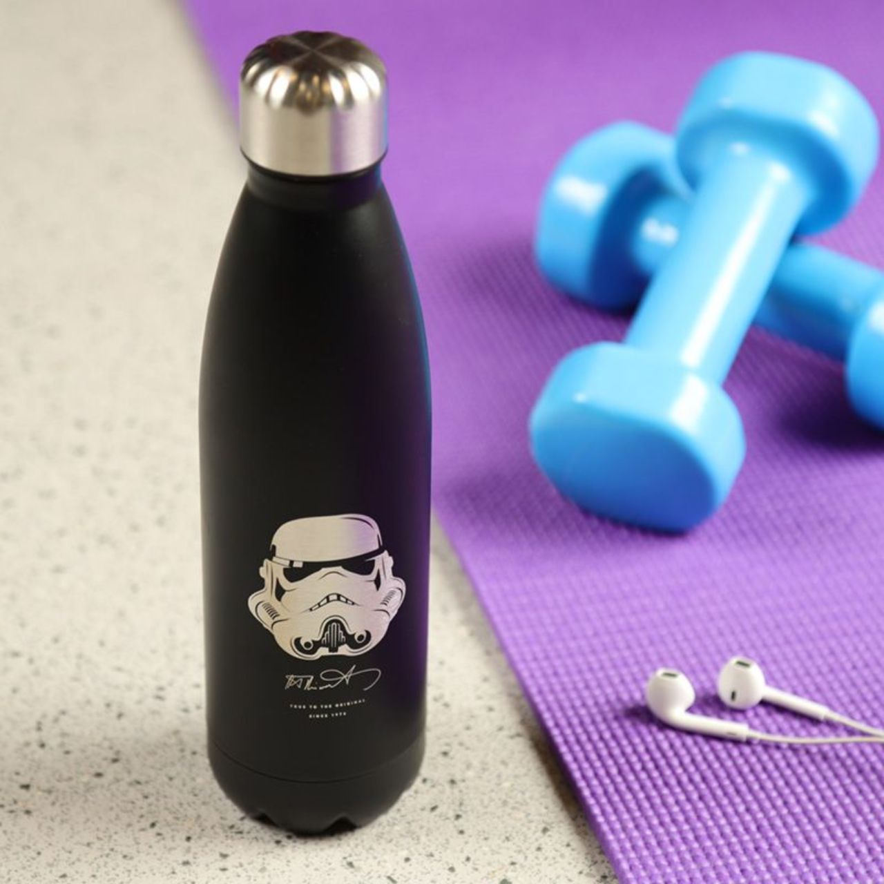 Designed for fans of the iconic Stormtrooper, this hot and cold drinks bottle keeps beverages at the perfect temperature with a 500ml capacity. A must-have for on-the-go hydration and showcasing your love for the Empire. Stay refreshed and stay loyal with this sleek black bottle.