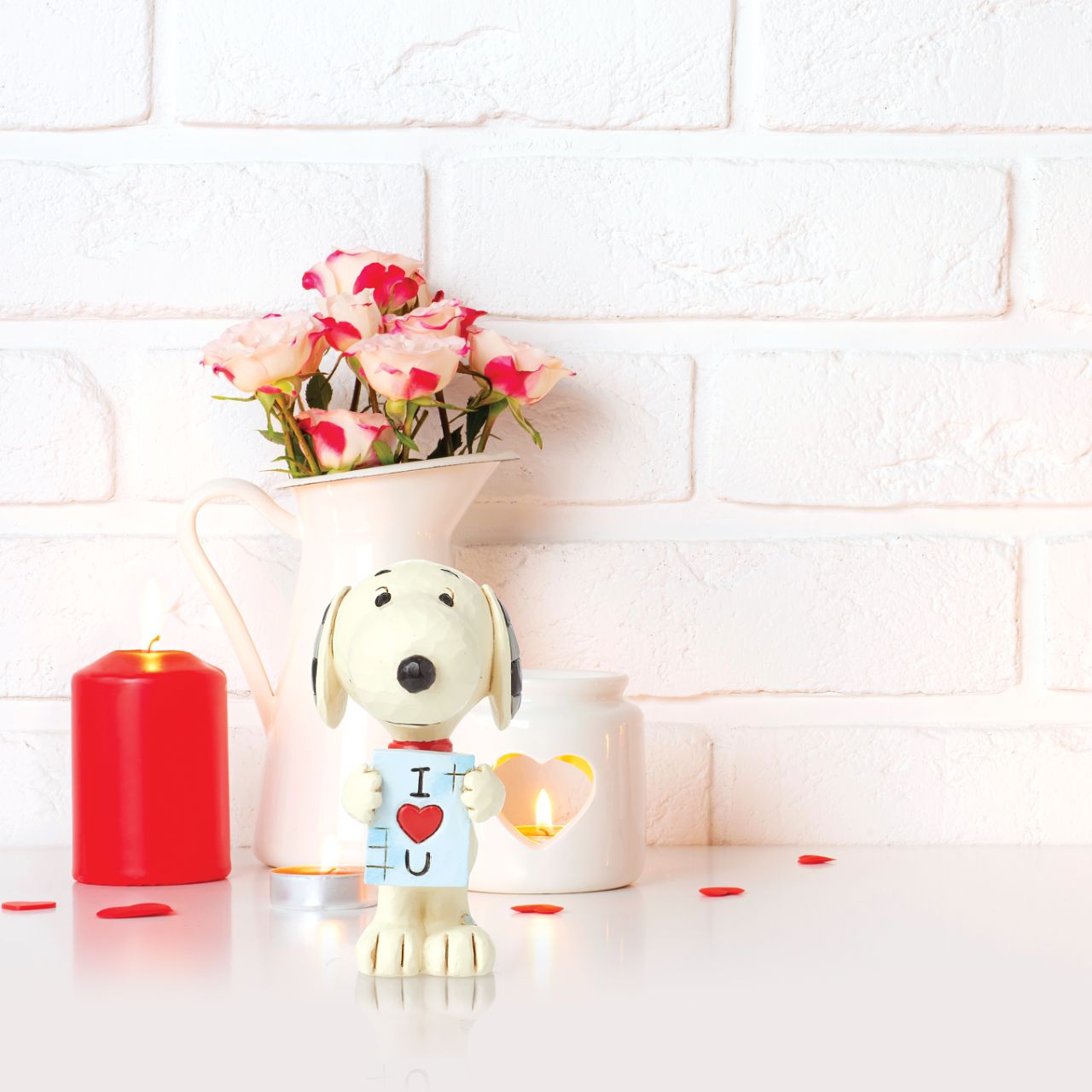 Snoopy is ready to show you his love in this cute mini figurine from the Peanuts collection by Jim Shore. Hand carved and painted, this piece comes ready to gift in a fully branded gift box.