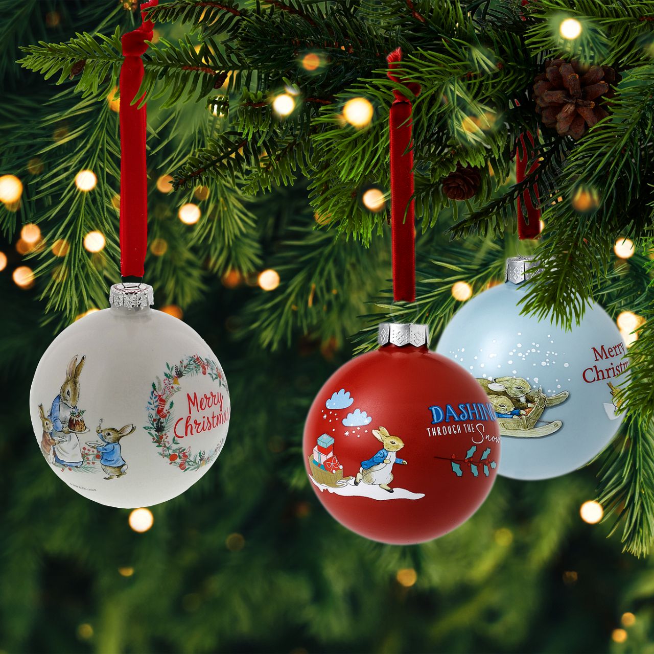 Wish someone a very Merry Christmas with this Peter &amp; Benjamin's Fun in the Snow Bauble. This bauble would make a treasured keepsake over the festive period, and would be take pride of place on the Christmas tree. Presented in a branded box.