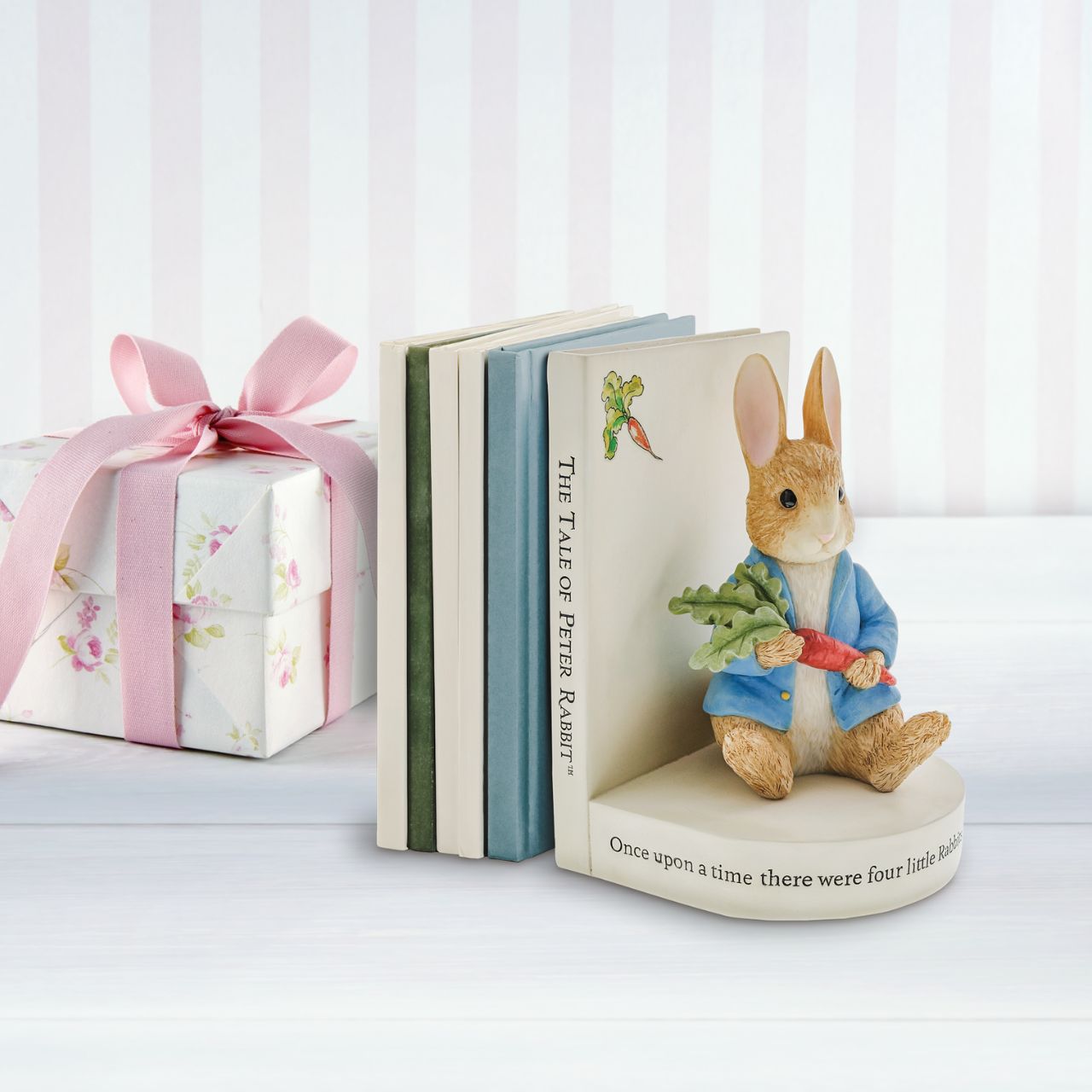 An ornamental Peter Rabbit bookend, designed with the famous Tale of Peter Rabbit book in mind. An ideal accessory for the living room, home office or home library space. This book stop makes the ideal collector's piece or gift. Presented in a branded box. 