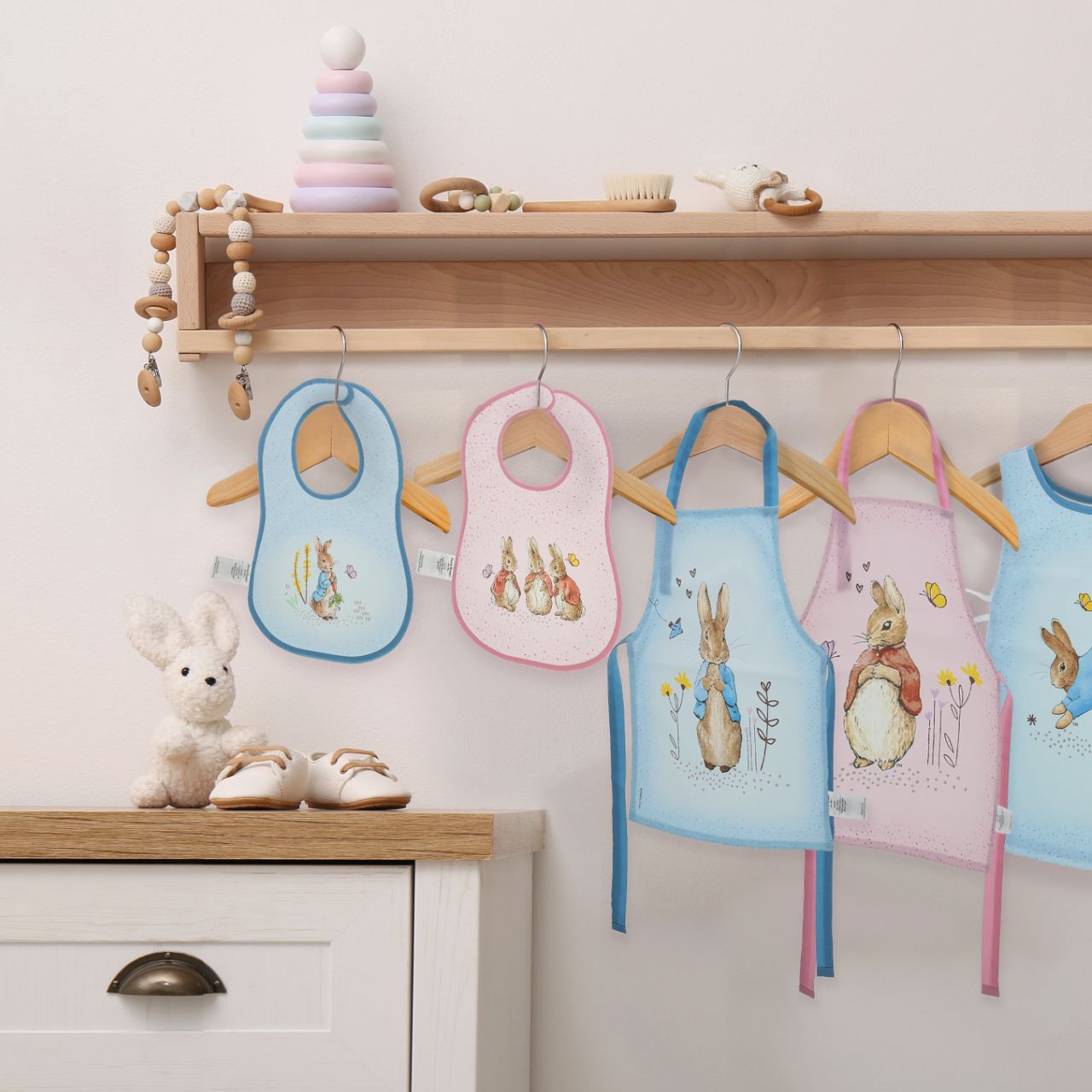 Introducing the delightful Peter Rabbit Bib Set, inspired by the charming tales of Peter Rabbit and friends. This enchanting set of two bibs ensures mealtime is both stylish and mess-free. Crafted with super-soft, wipeable fabric, each bib features an easy hook & loop tape fastening for quick changes.