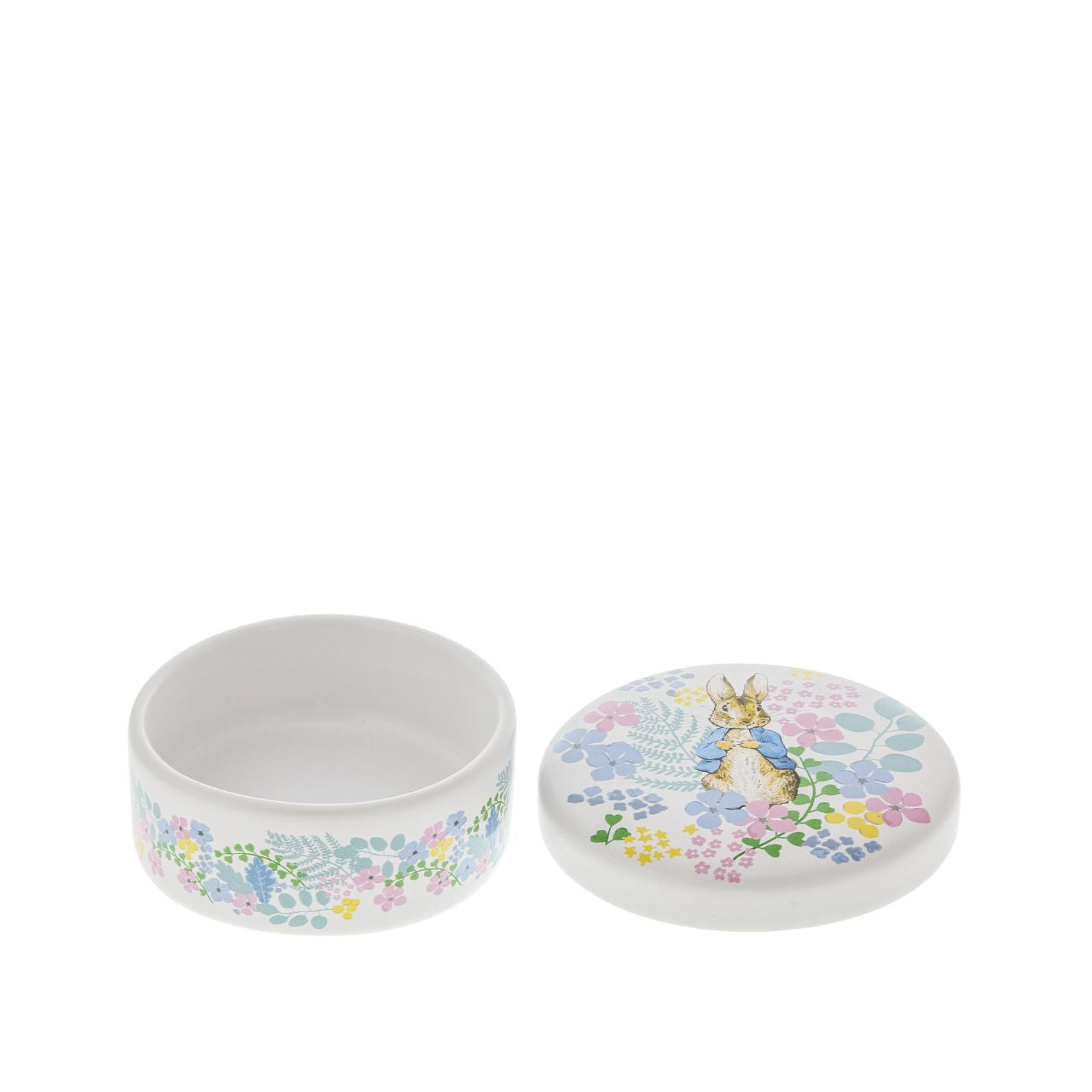 The English Garden collection combines high-quality practical products with Beatrix Potter's timeless characters. Designed in the UK, the range takes inspiration from the original Beatrix Potter illustrations to create beautifully stylish home décor and accessories.