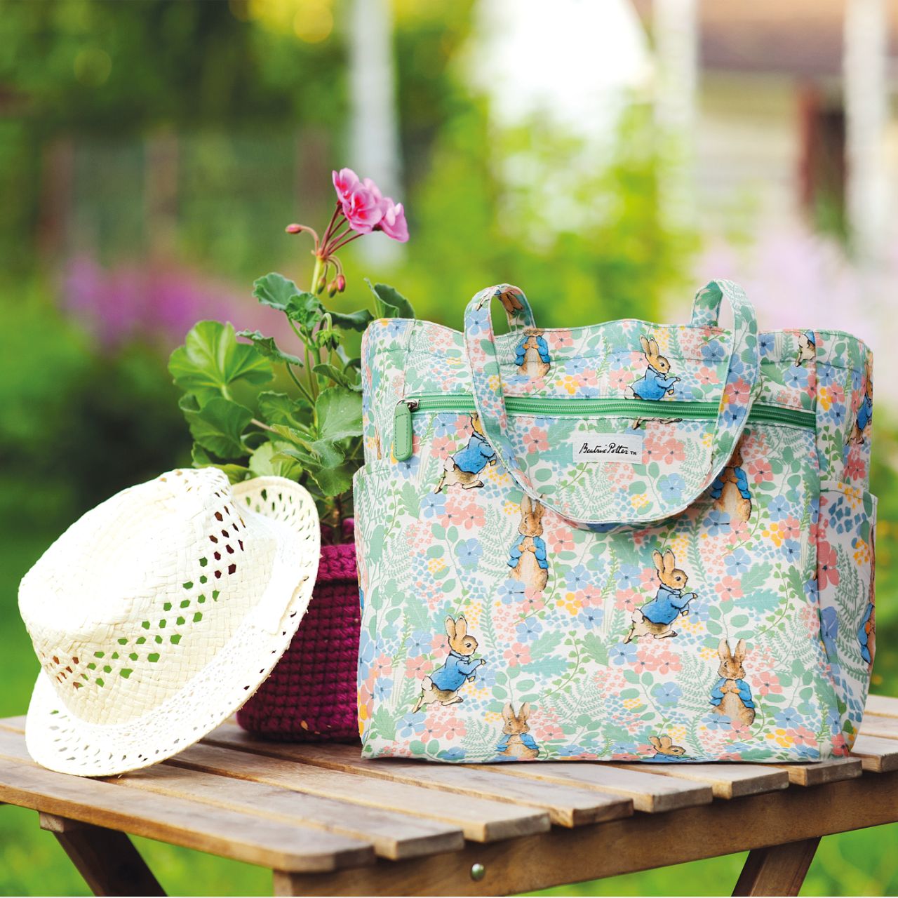 The English Garden collection combines high-quality practical products with Beatrix Potter's timeless characters. The range takes inspiration from the original Beatrix Potter illustrations to create beautifully stylish home d?cor and accessories.