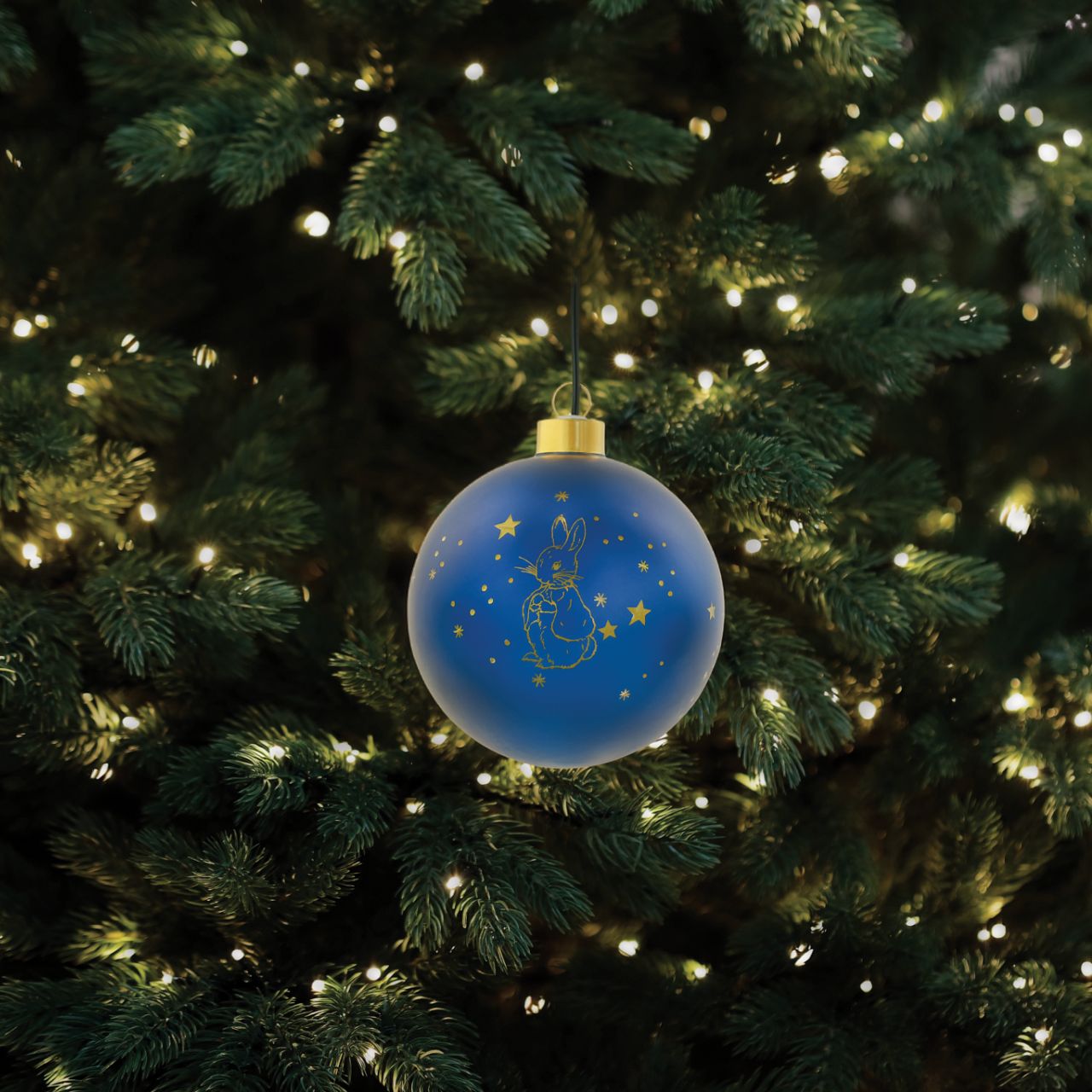 Stock the magic of Christmas with this exquisite new addition to our best-selling Beatrix Potter gift collection. This stunning large glass bauble is set to be a star performer on your shelves this festive season.