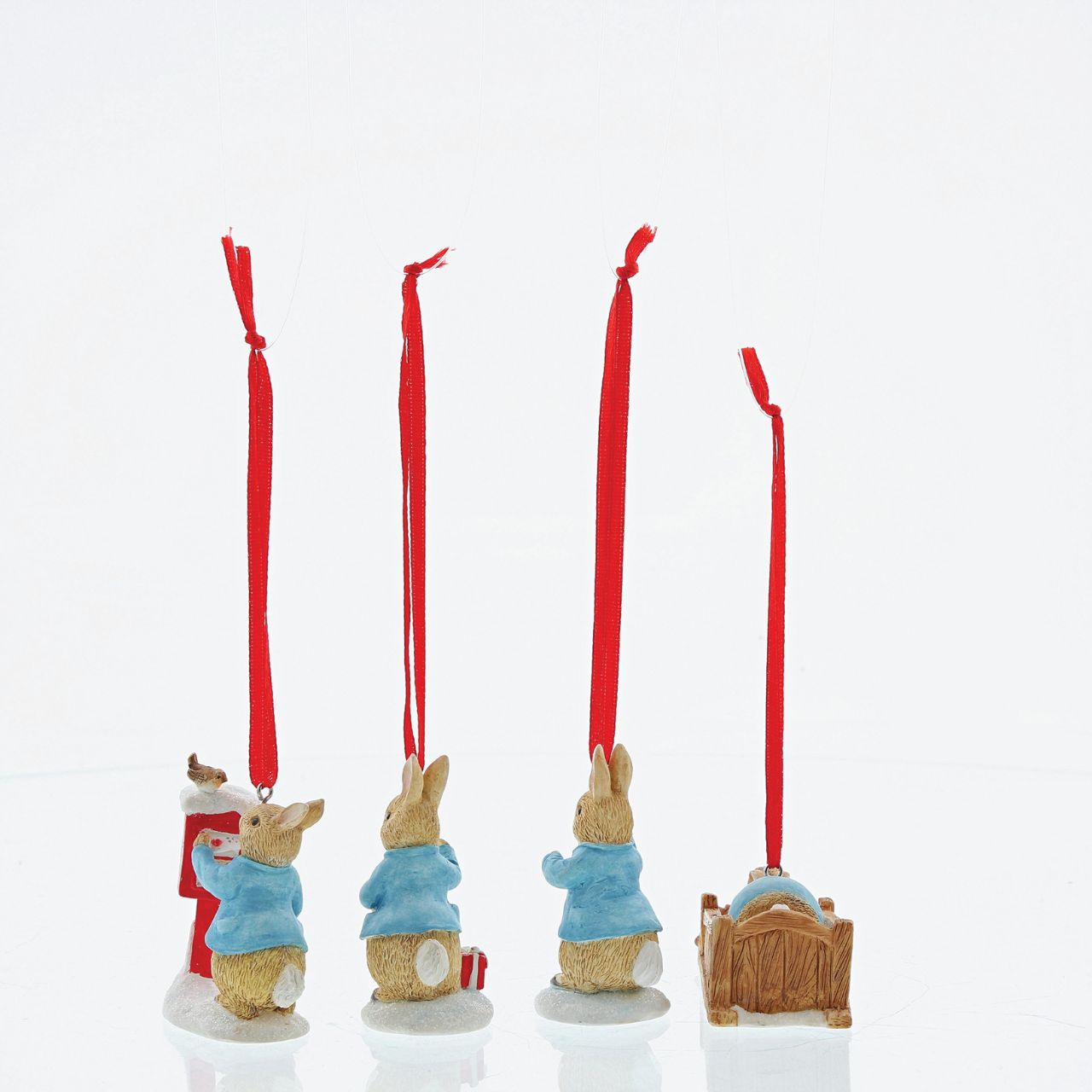 This unique Christmas gift will make a great traditional gift, which can be enjoyed year after year. The World of Beatrix Potter collection has grown to include a wide selection of unique gifts. Material: cast stone.