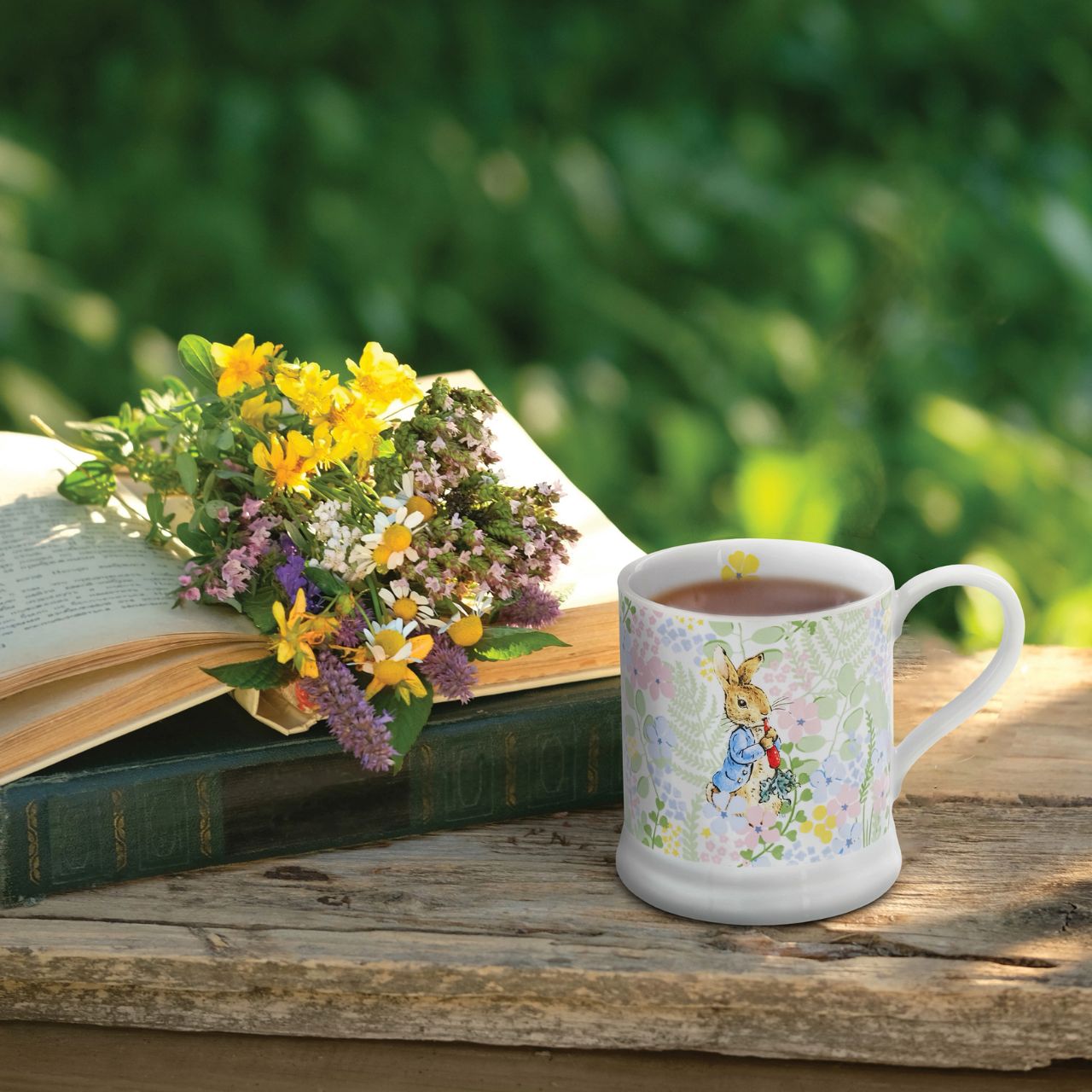 The English Garden collection combines high-quality practical products with Beatrix Potter's timeless characters. The range takes inspiration from the original Beatrix Potter illustrations to create beautifully stylish home decor and accessories.