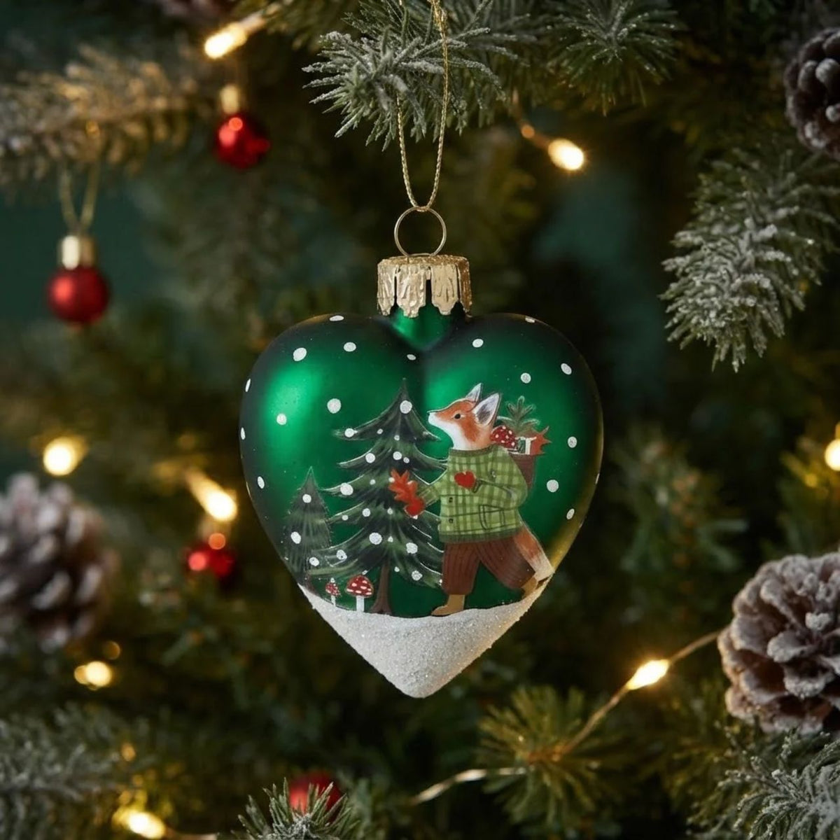 Charming heart-shaped glass ornament from Gisela Graham's festive collection. Features a cheerful plaid animal design perfect for adding personality to your Christmas tree. Handcrafted glass construction ensures durability and a beautiful sparkle when light catches it.
