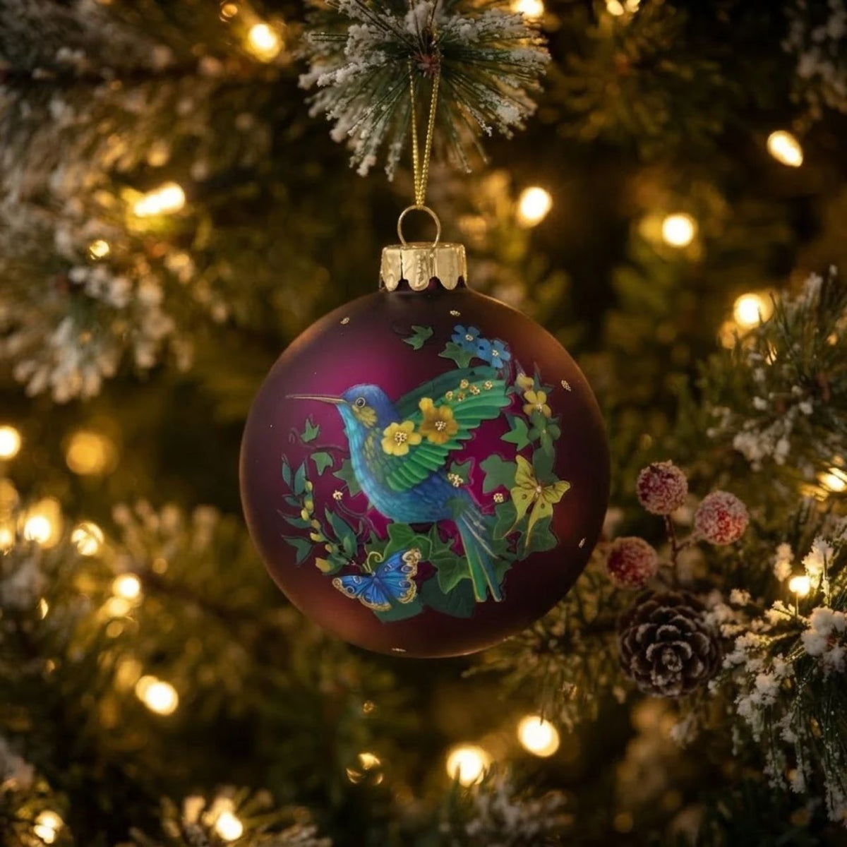 Elevate your holiday décor with the Gisela Graham Matt Plum Hummingbird & Butterfly Christmas Bauble. Crafted with a refined plum matte finish, this delicate ornament features intricately detailed hummingbird and butterfly motifs, adding a touch of elegance and nature-inspired charm to your Christmas tree. Perfect for those seeking subtle sophistication, it blends timeless style with festive grace.